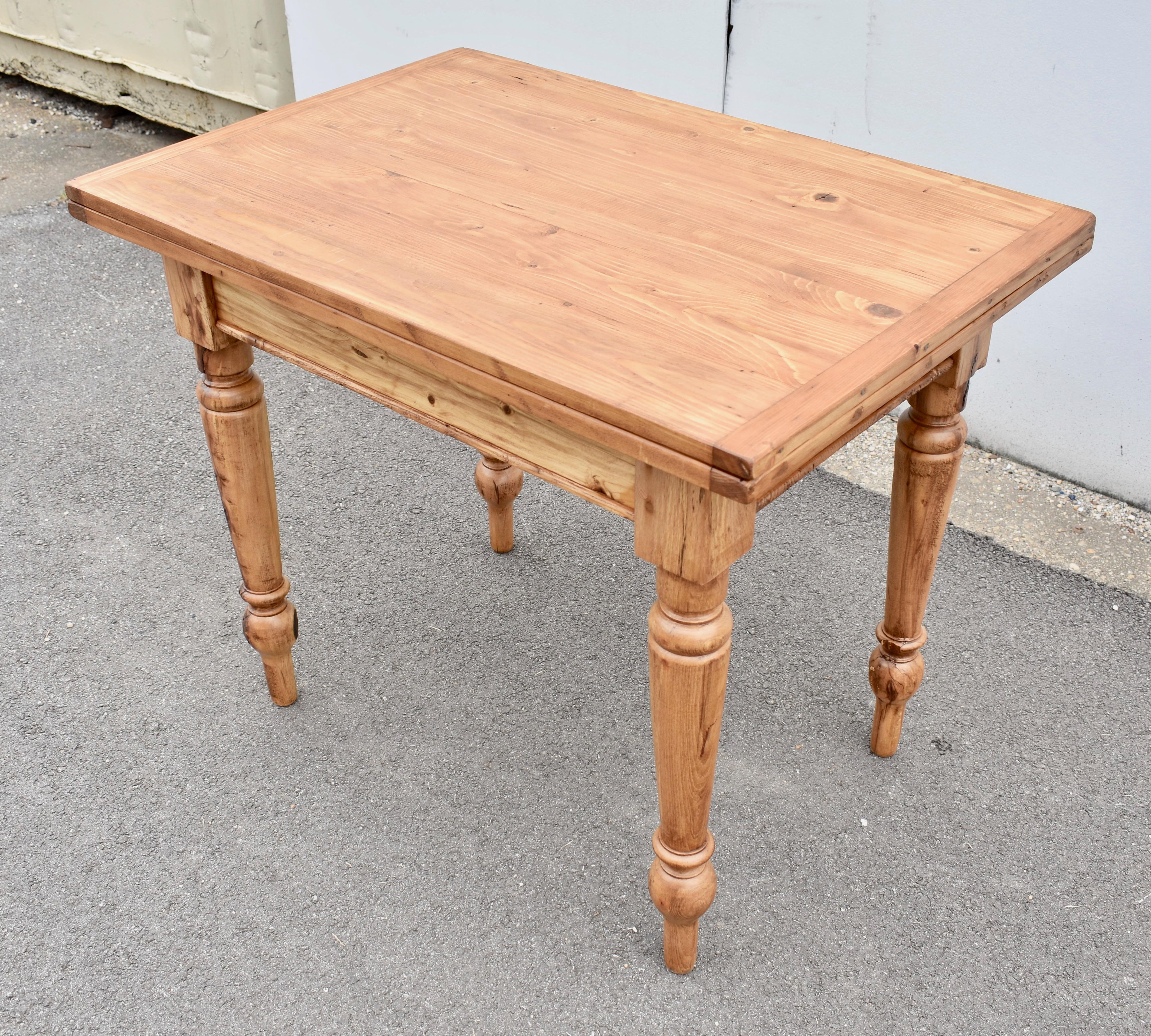 Country Pine Turned Leg Swivel-Top Table For Sale