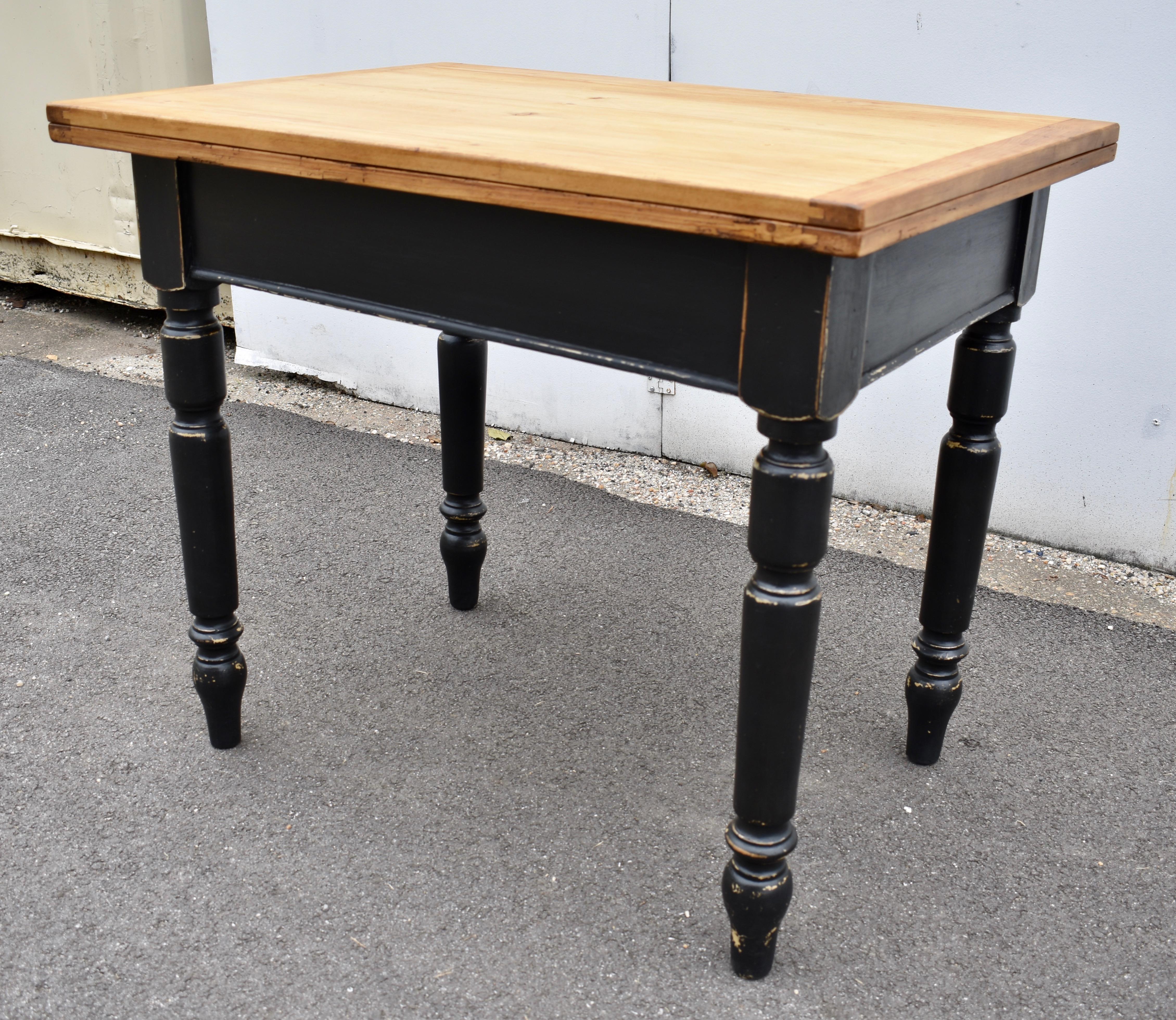 Painted Pine Turned Leg Swivel-Top Table