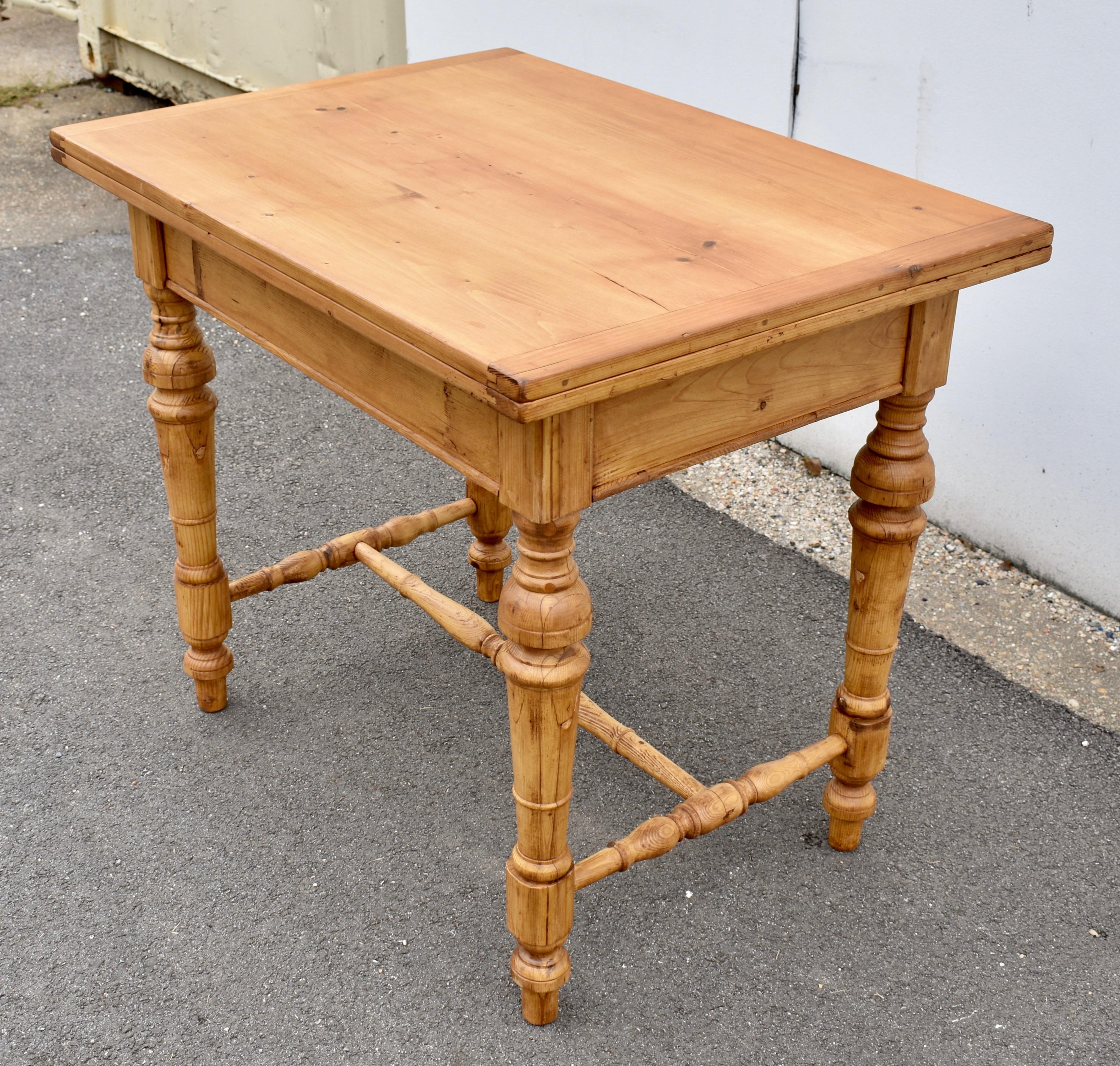 Polished Pine Turned Leg Swivel-Top Table