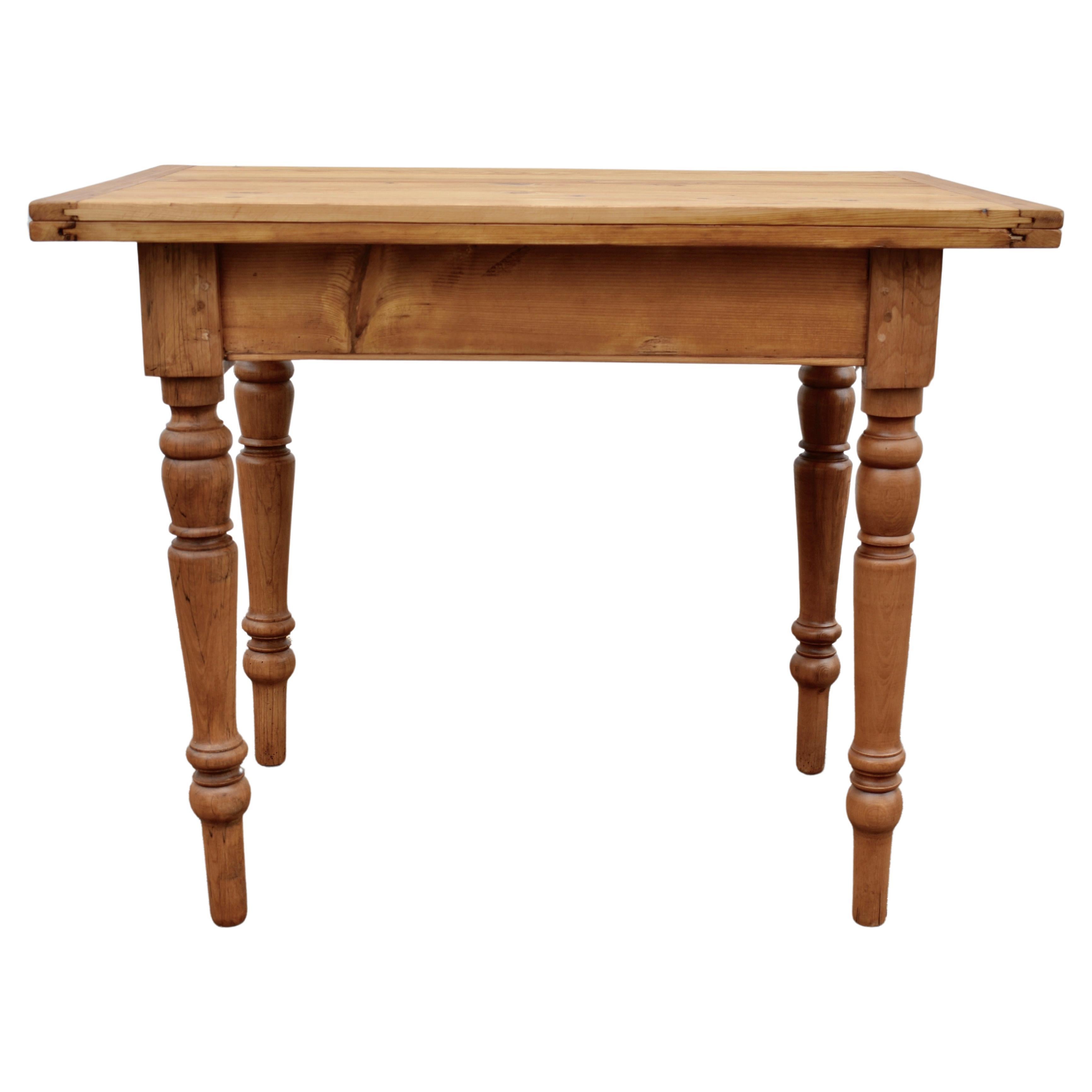 Pine Turned Leg Swivel-Top Table For Sale