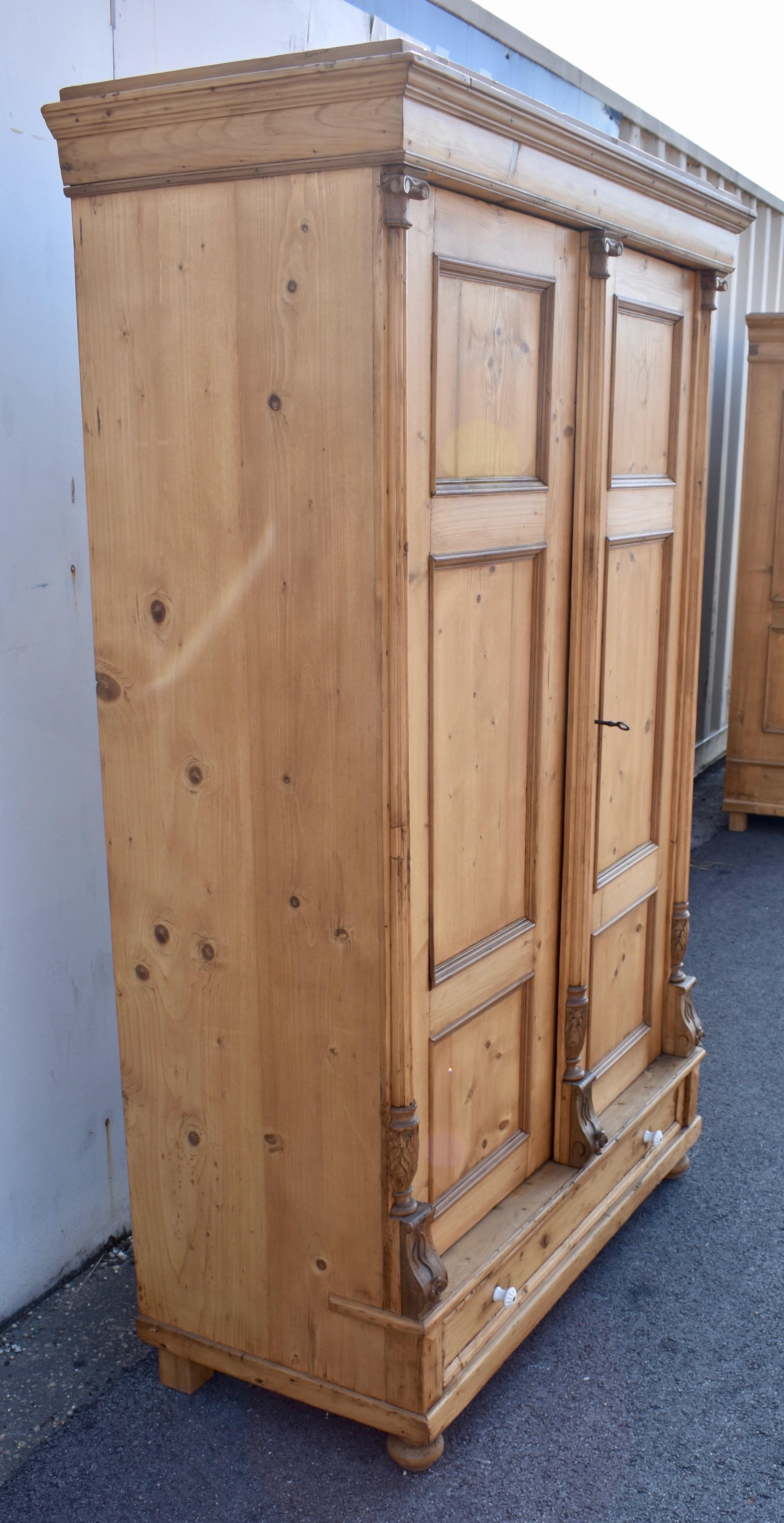 Kiefernholz Zweitüriger Kleiderschrank (Land) im Angebot