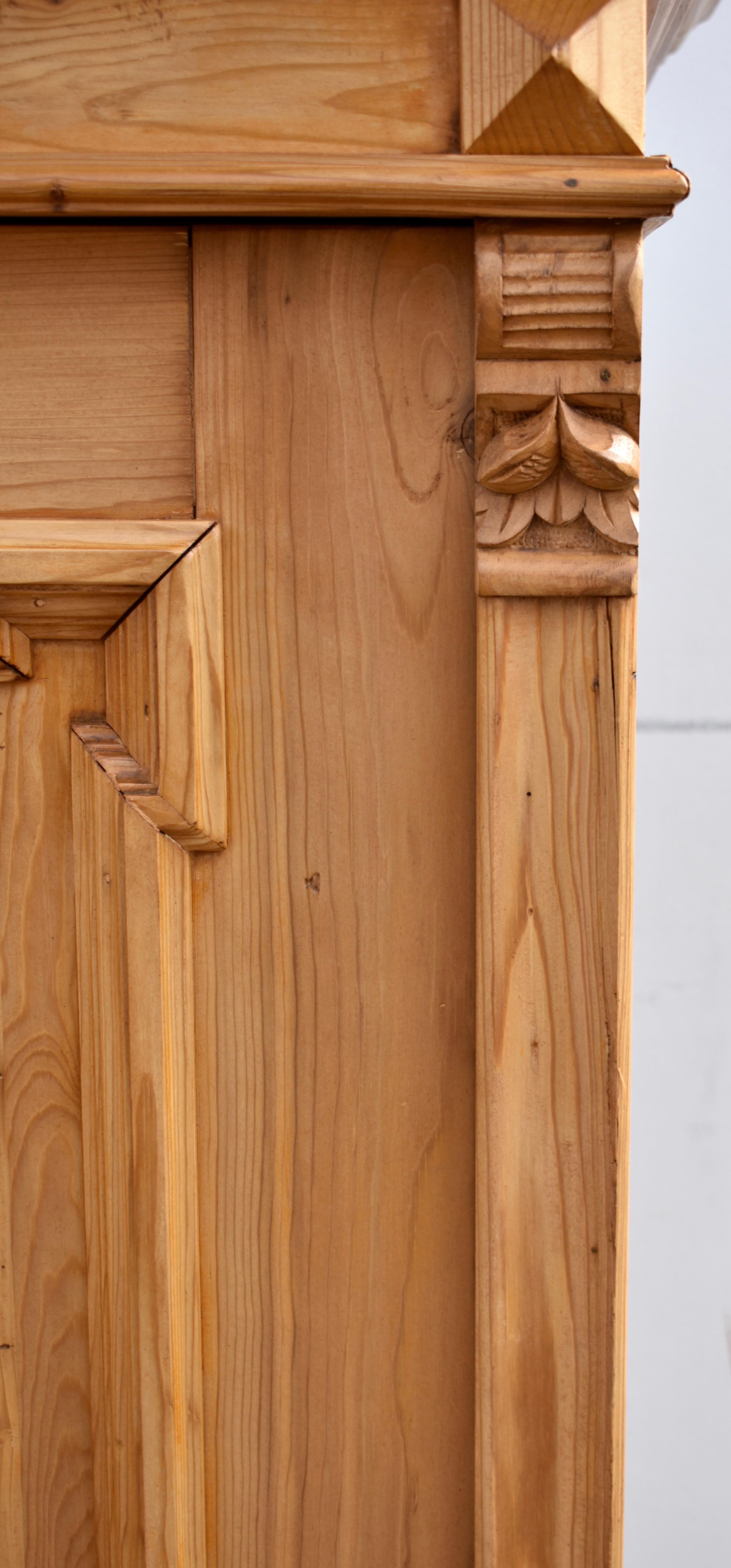 Armoire a due ante in pino con cartiglio rimovibile in vendita 2