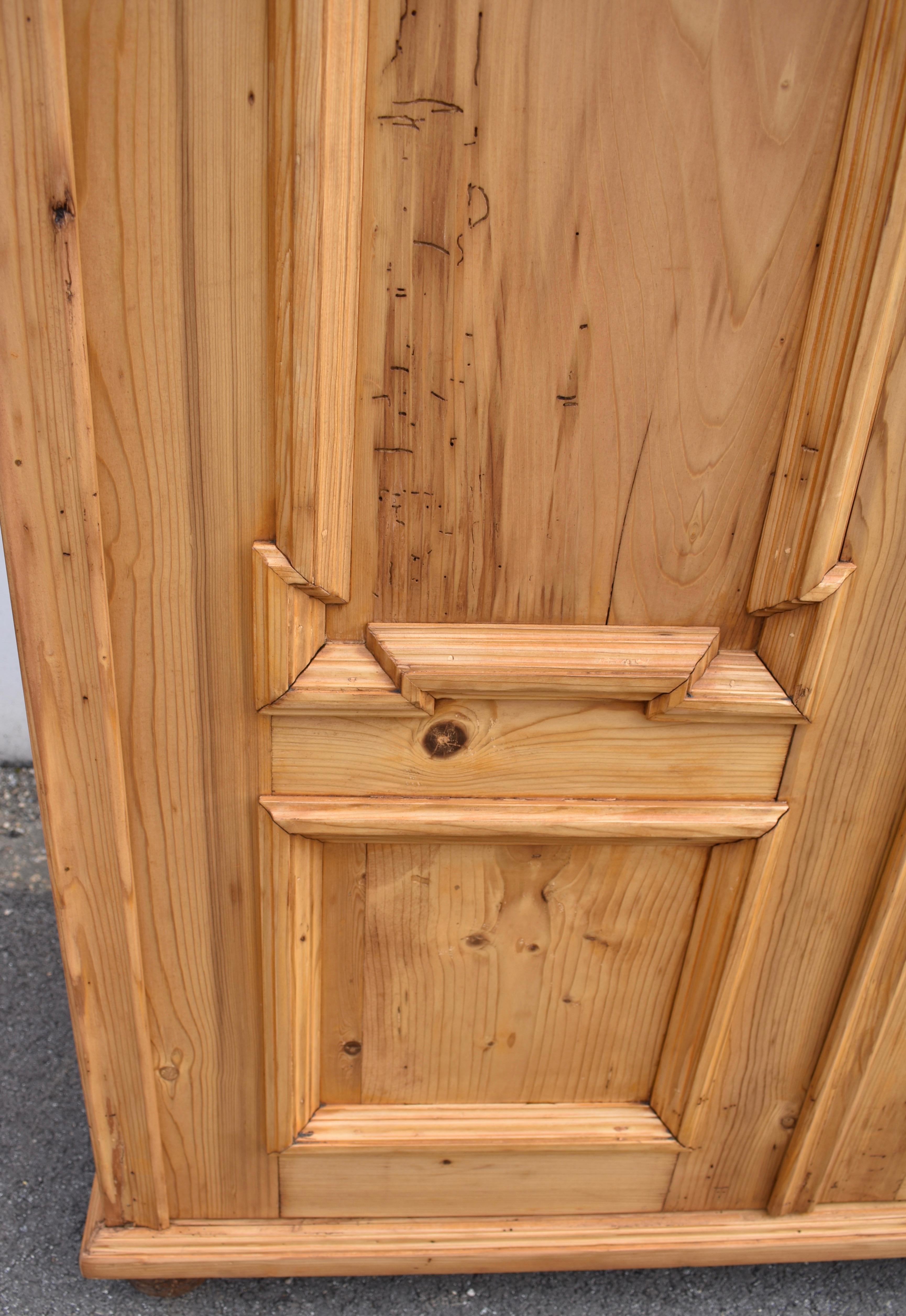 Armoire a due ante in pino con cartiglio rimovibile in vendita 8