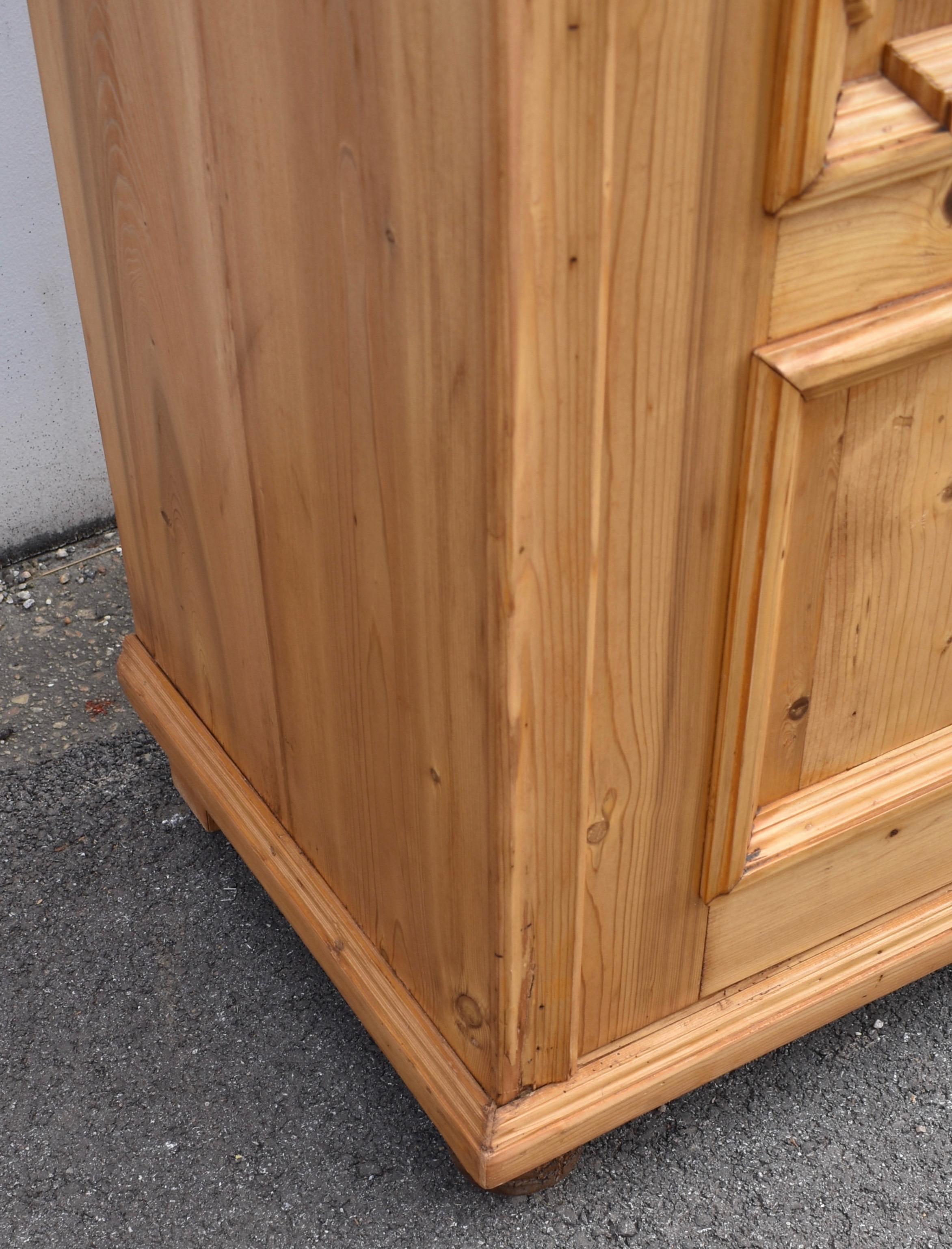 Armoire a due ante in pino con cartiglio rimovibile in vendita 9