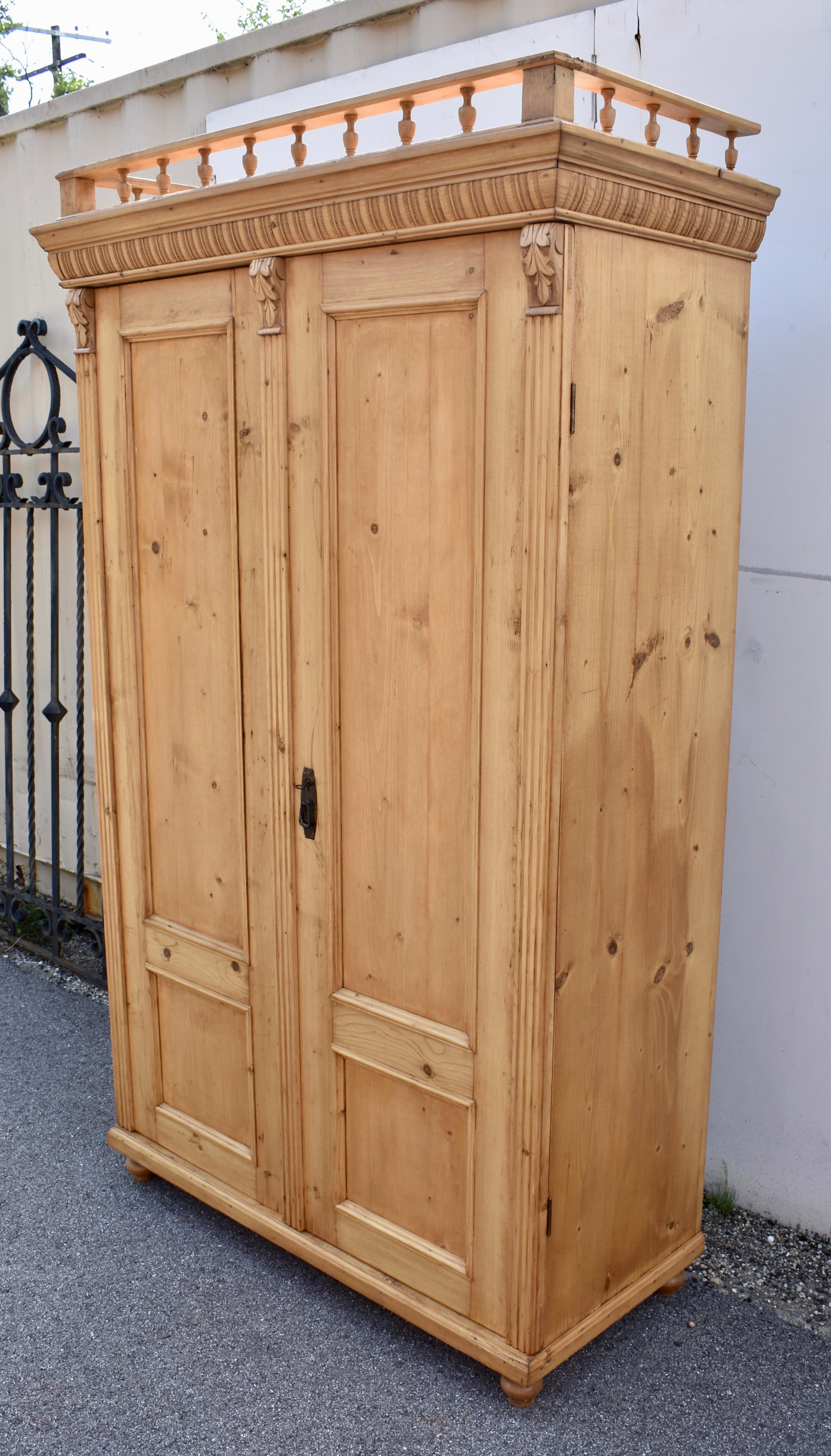 Armario de Dos Puertas de Pino con Galería Extraíble en venta 7