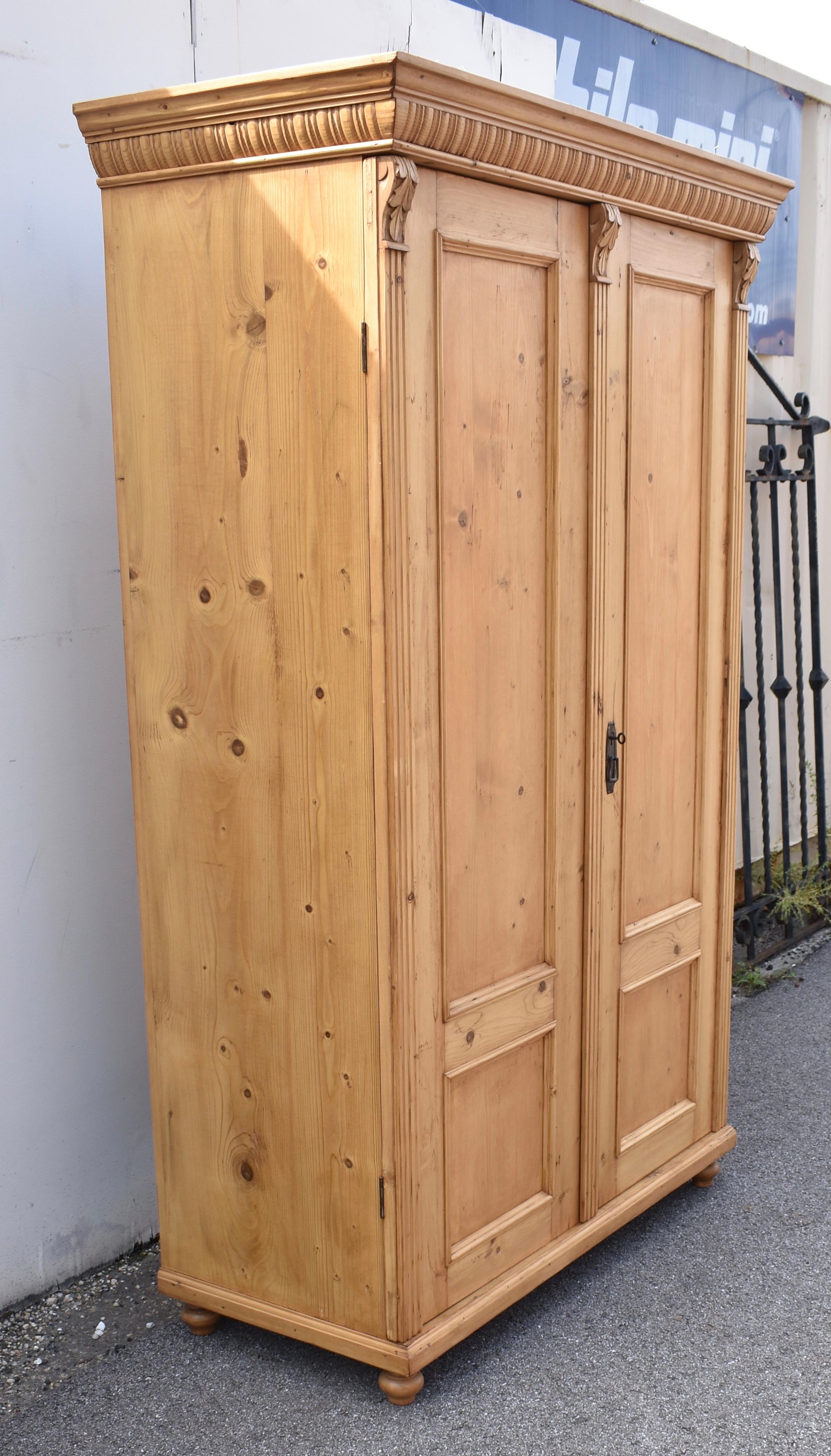 Armario de Dos Puertas de Pino con Galería Extraíble Húngaro en venta