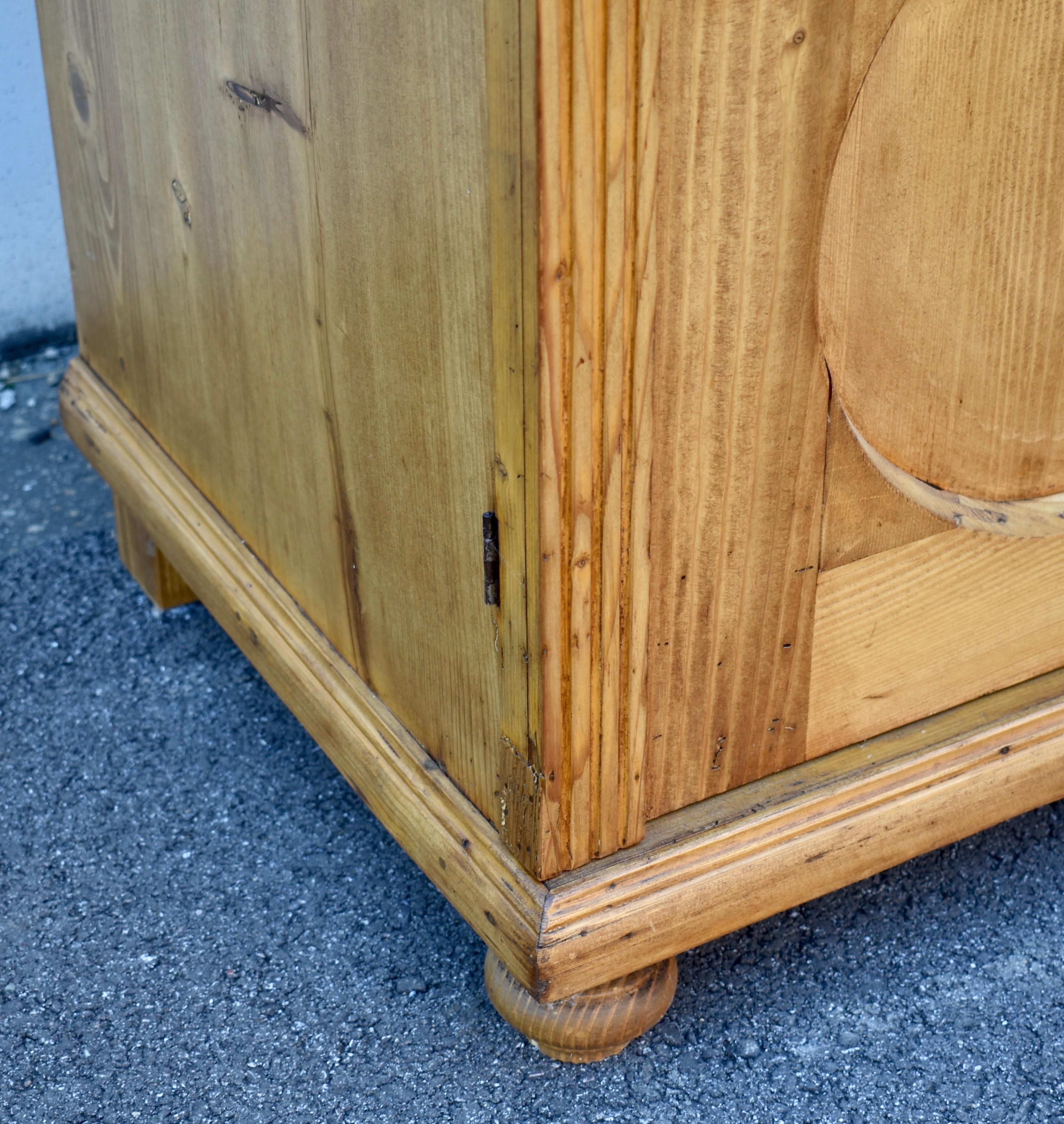 Armoire in pino a due ante con doppio piano Bonnet in vendita 4