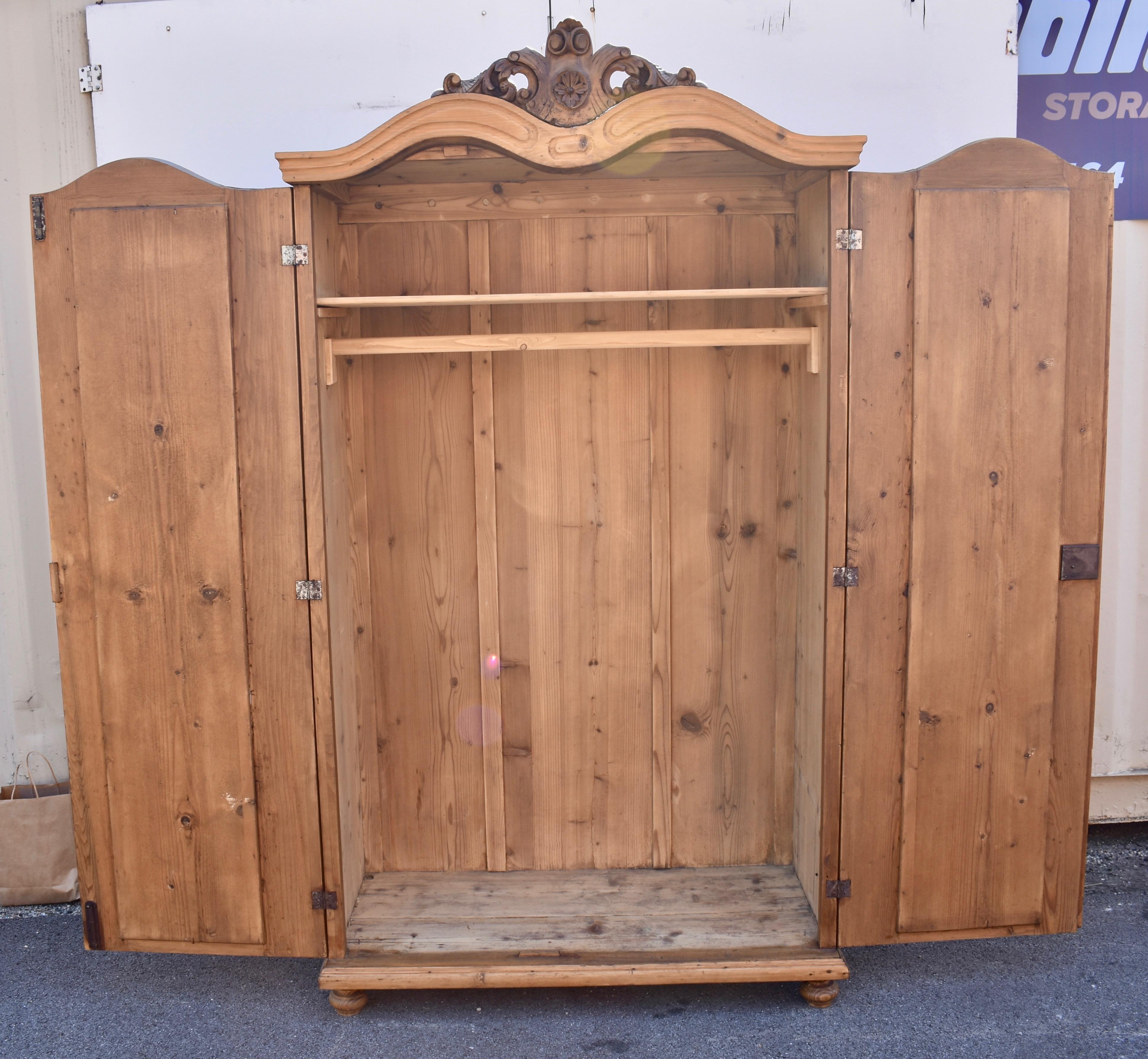 Armoire in pino a due ante con doppio piano Bonnet in vendita 6
