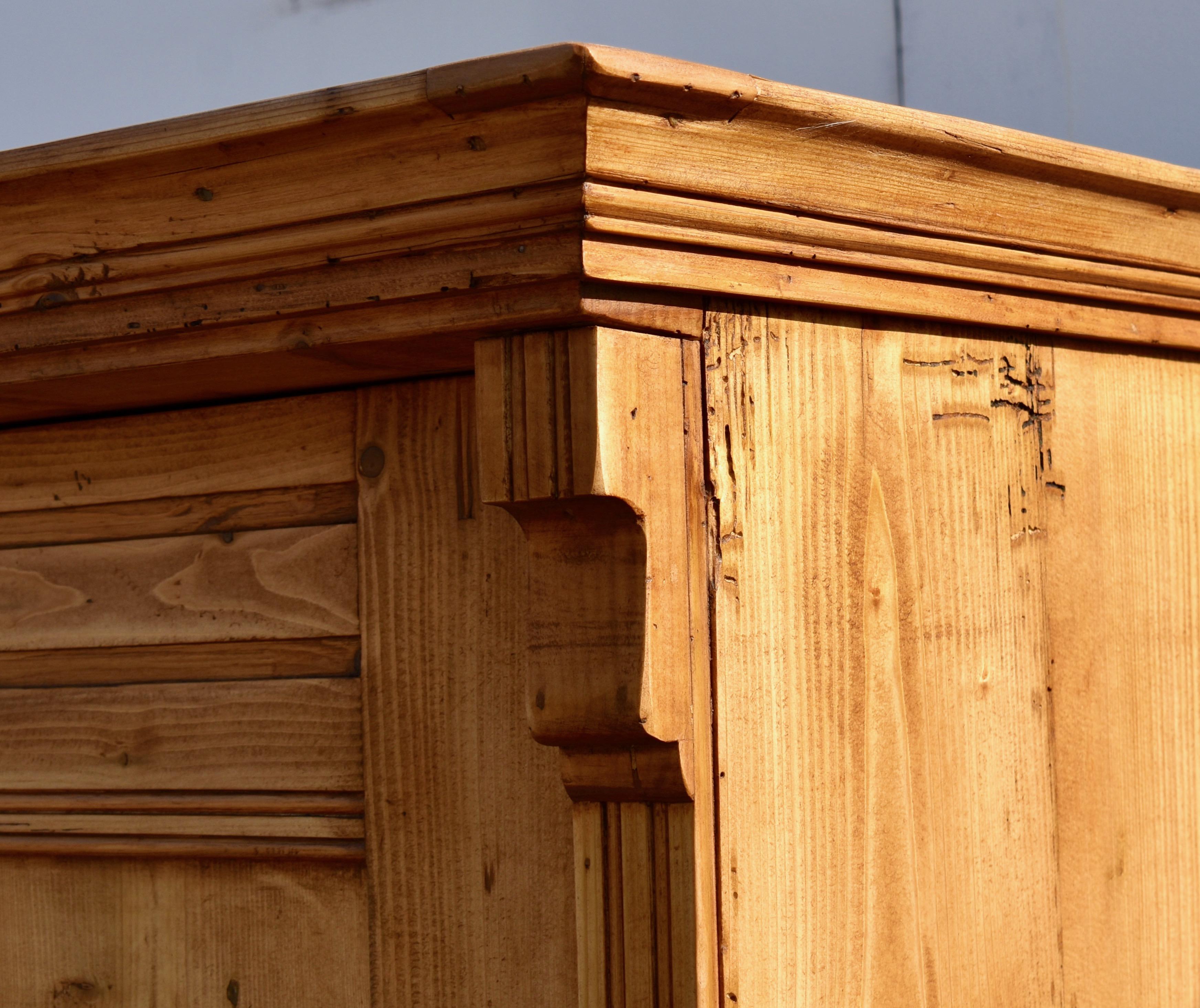 Armoire a due ante in pino in vendita 2
