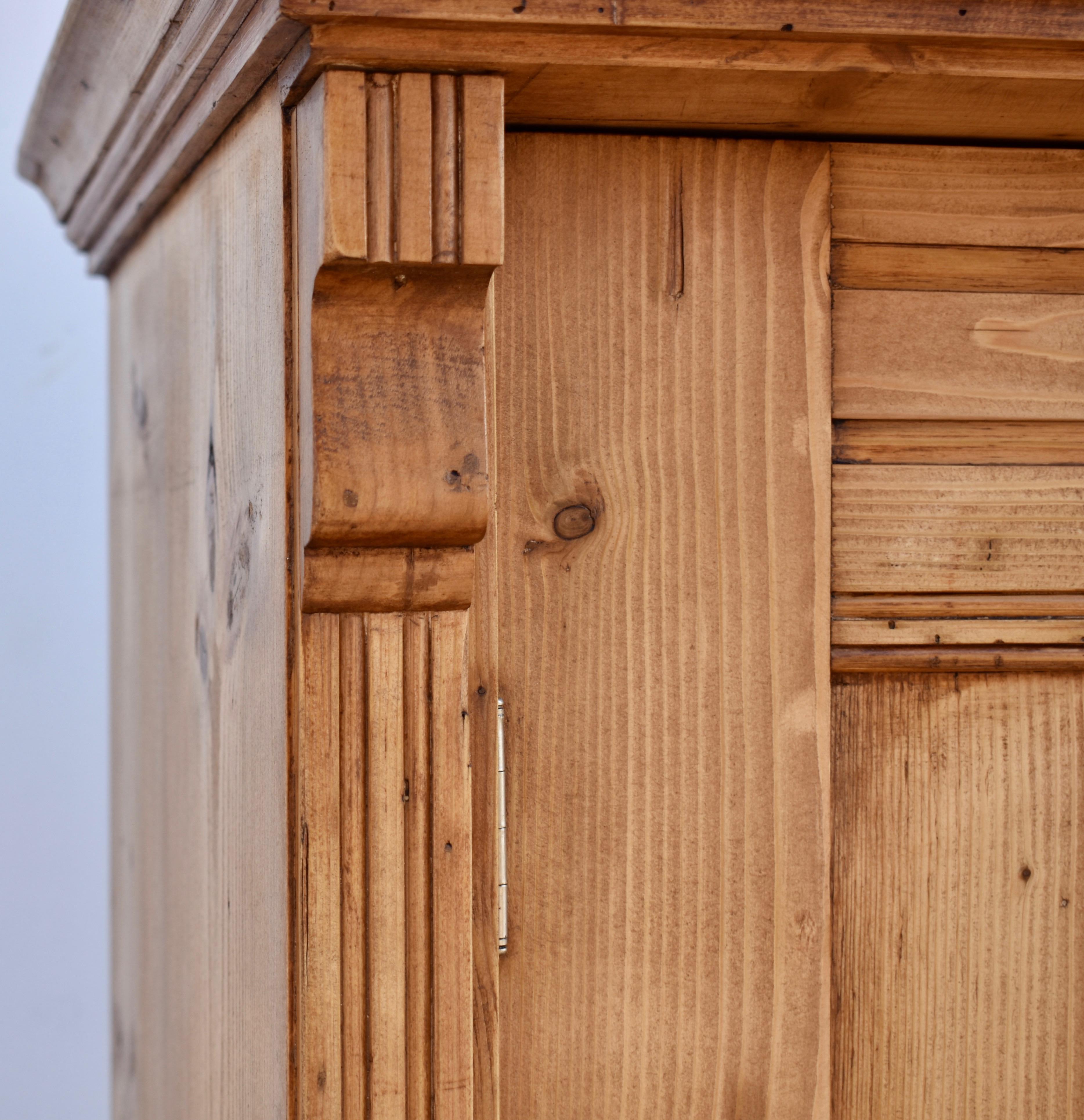 Armoire a due ante in pino in vendita 3