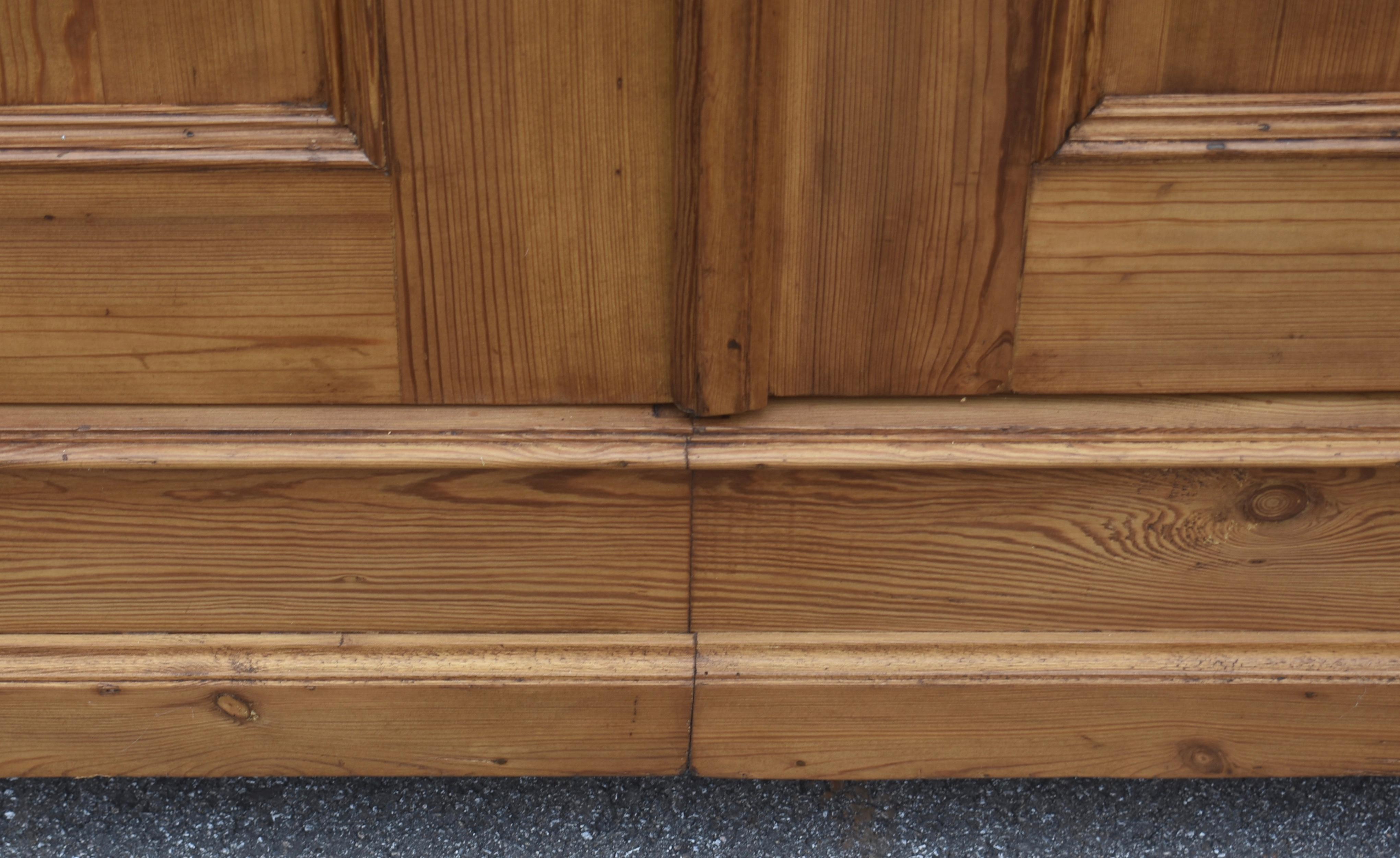 Armoire a due ante in pino in vendita 3