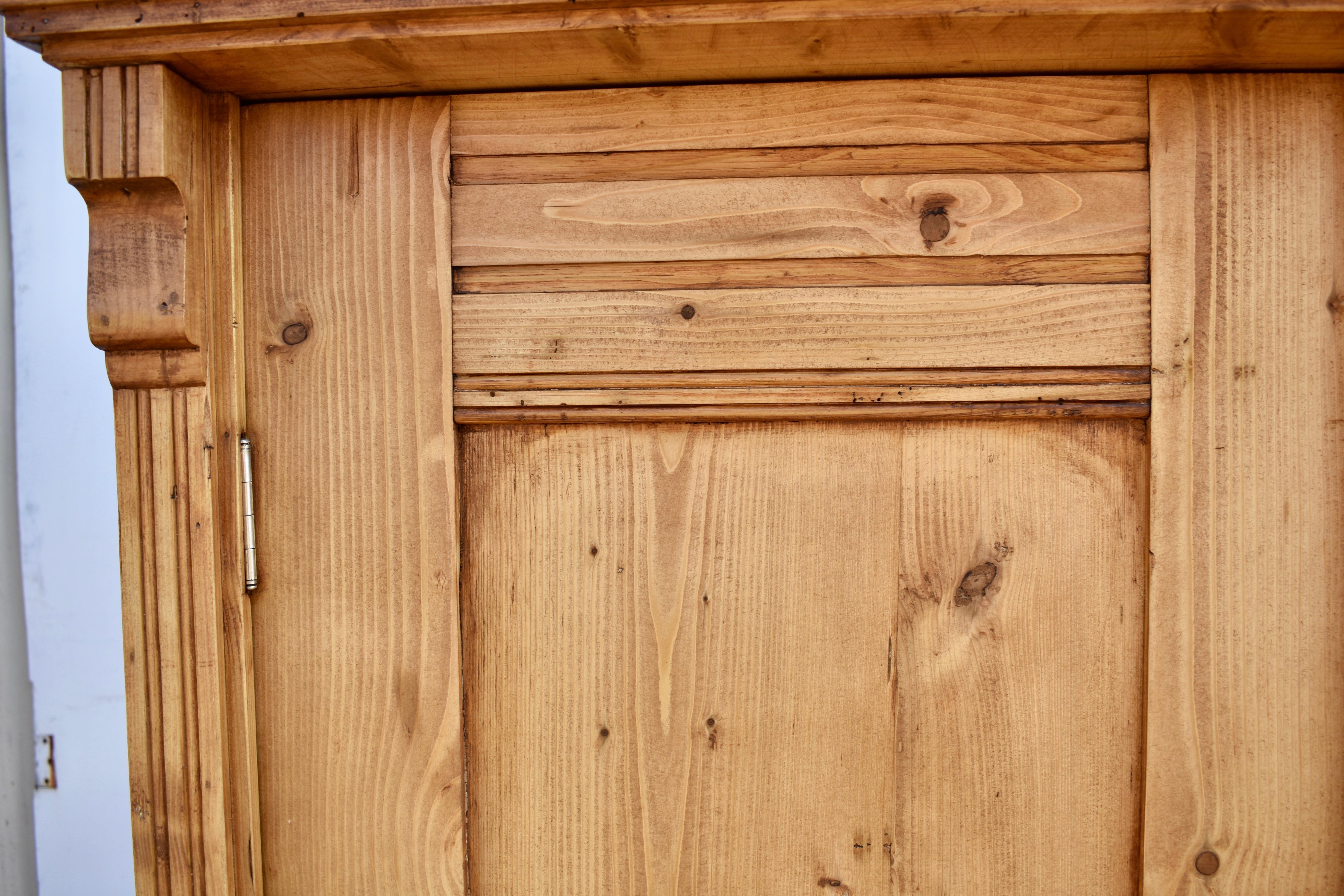 Armoire a due ante in pino in vendita 4