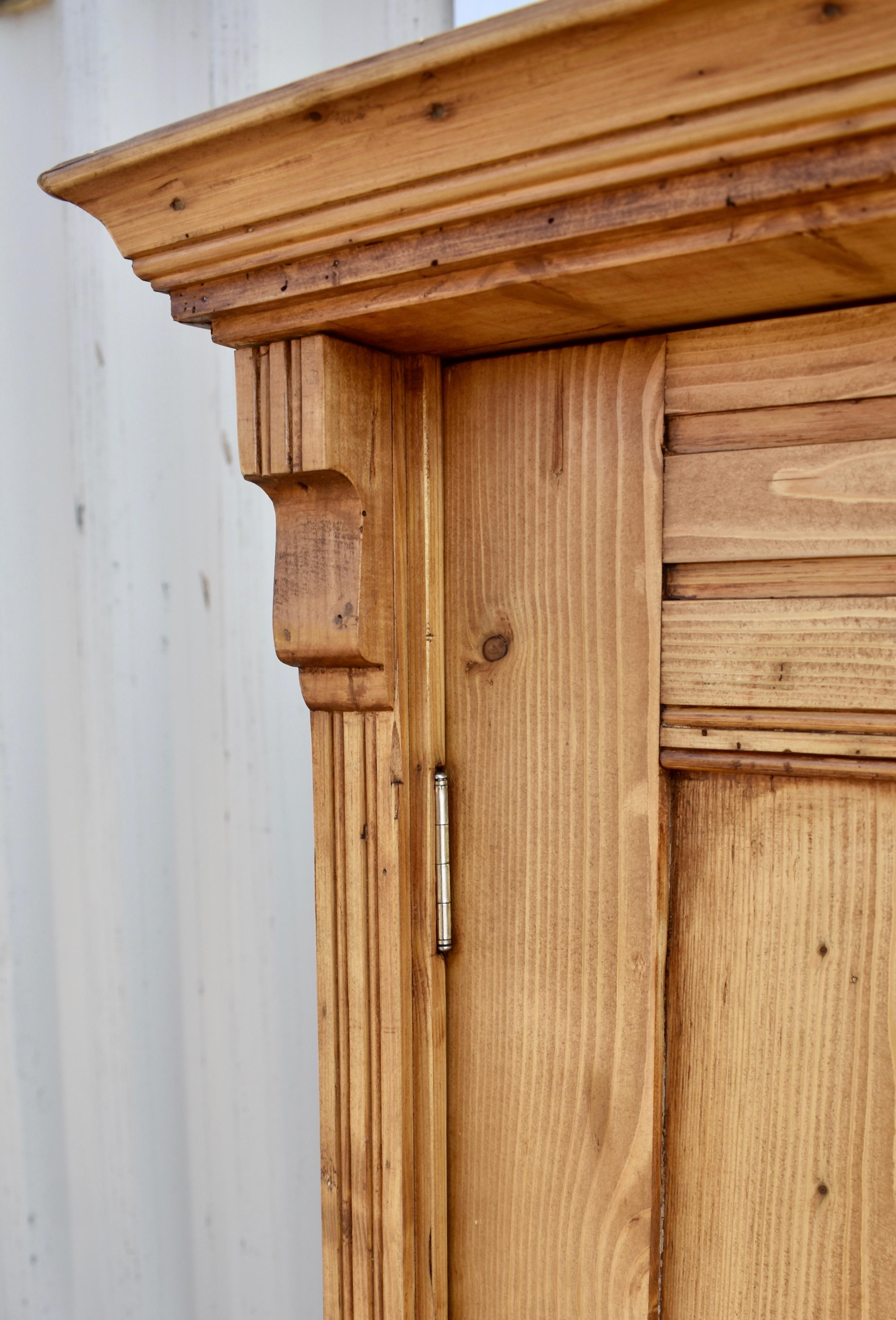 Armoire a due ante in pino in vendita 5
