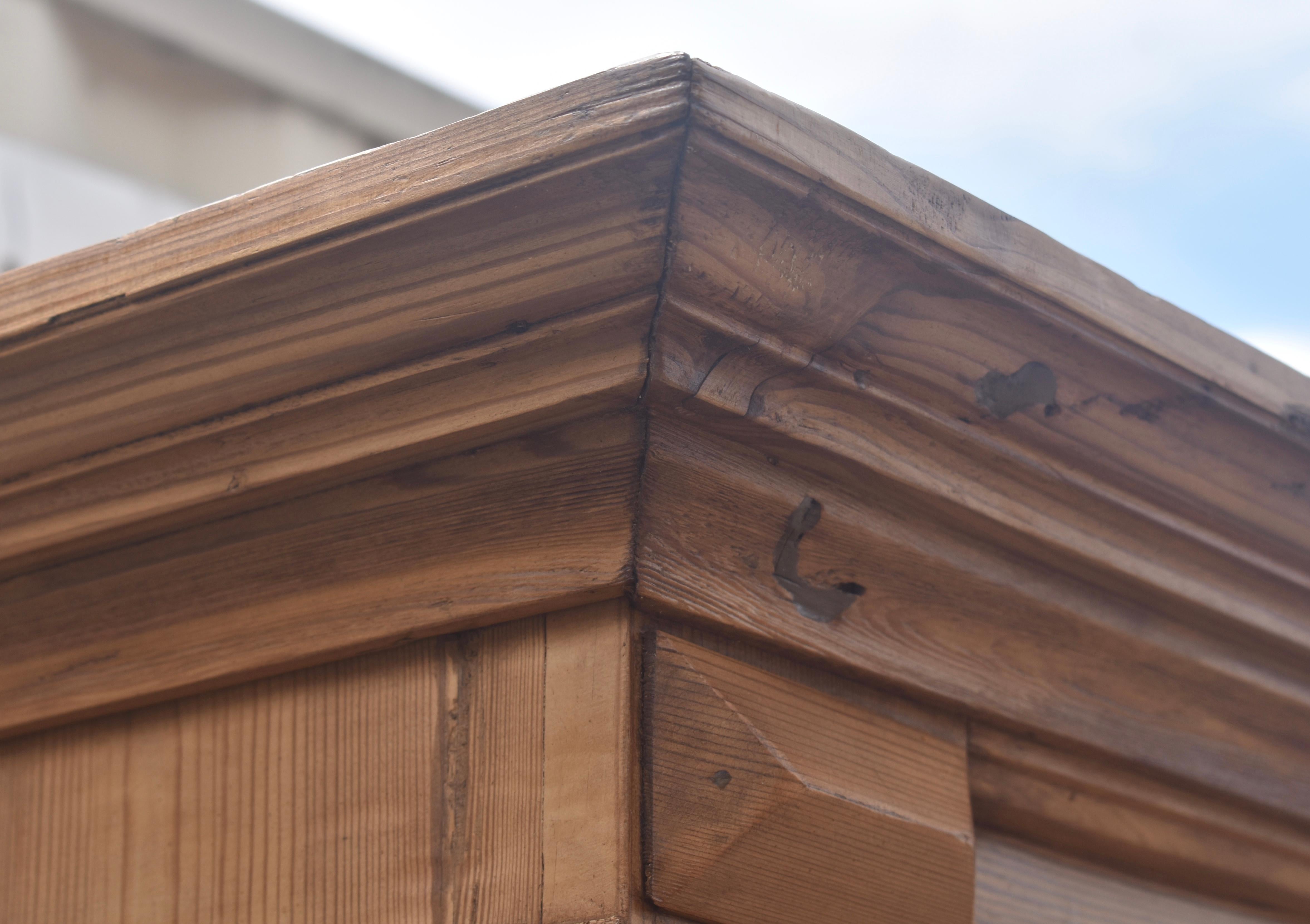 Armoire a due ante in pino in vendita 5