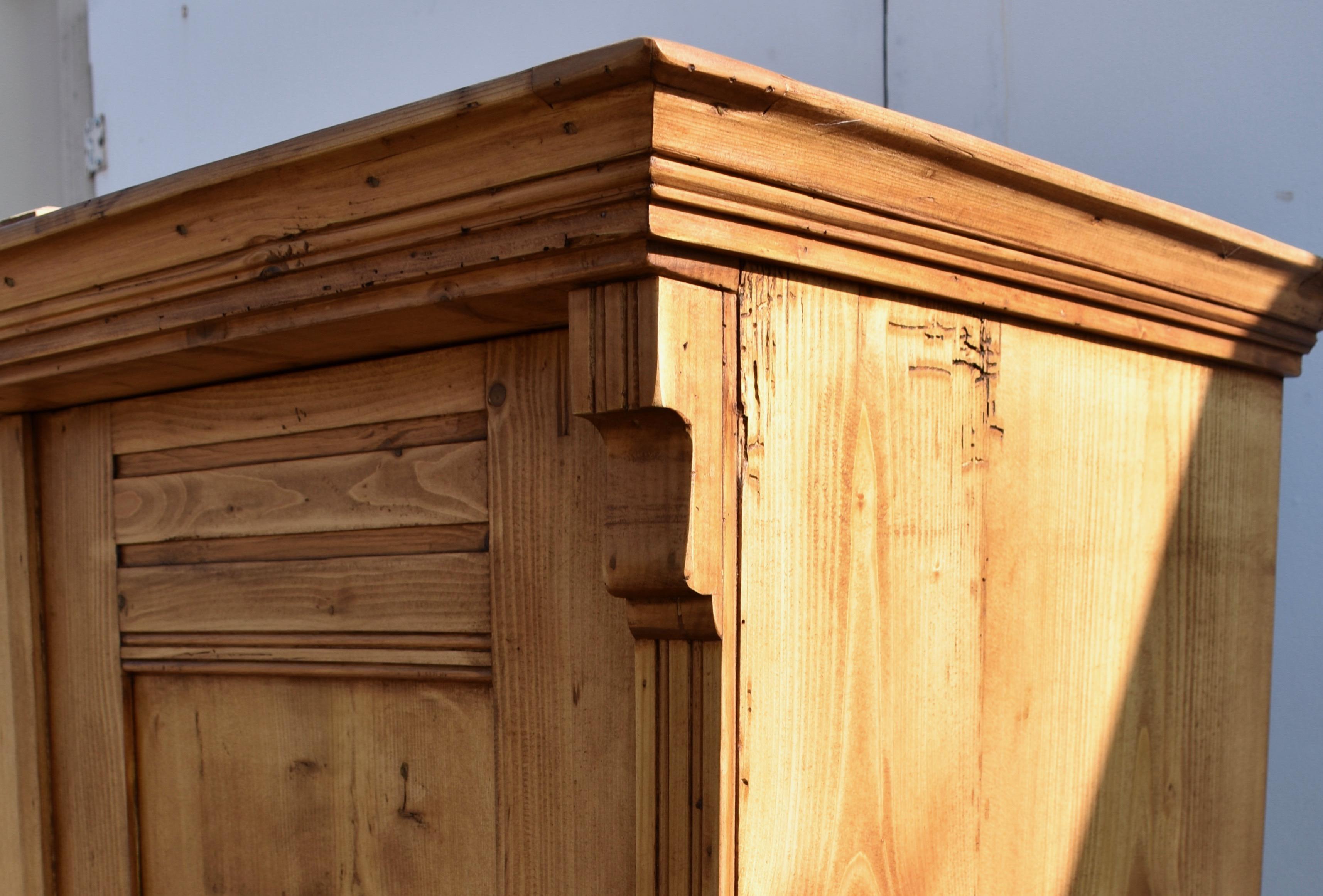Armoire a due ante in pino in vendita 6