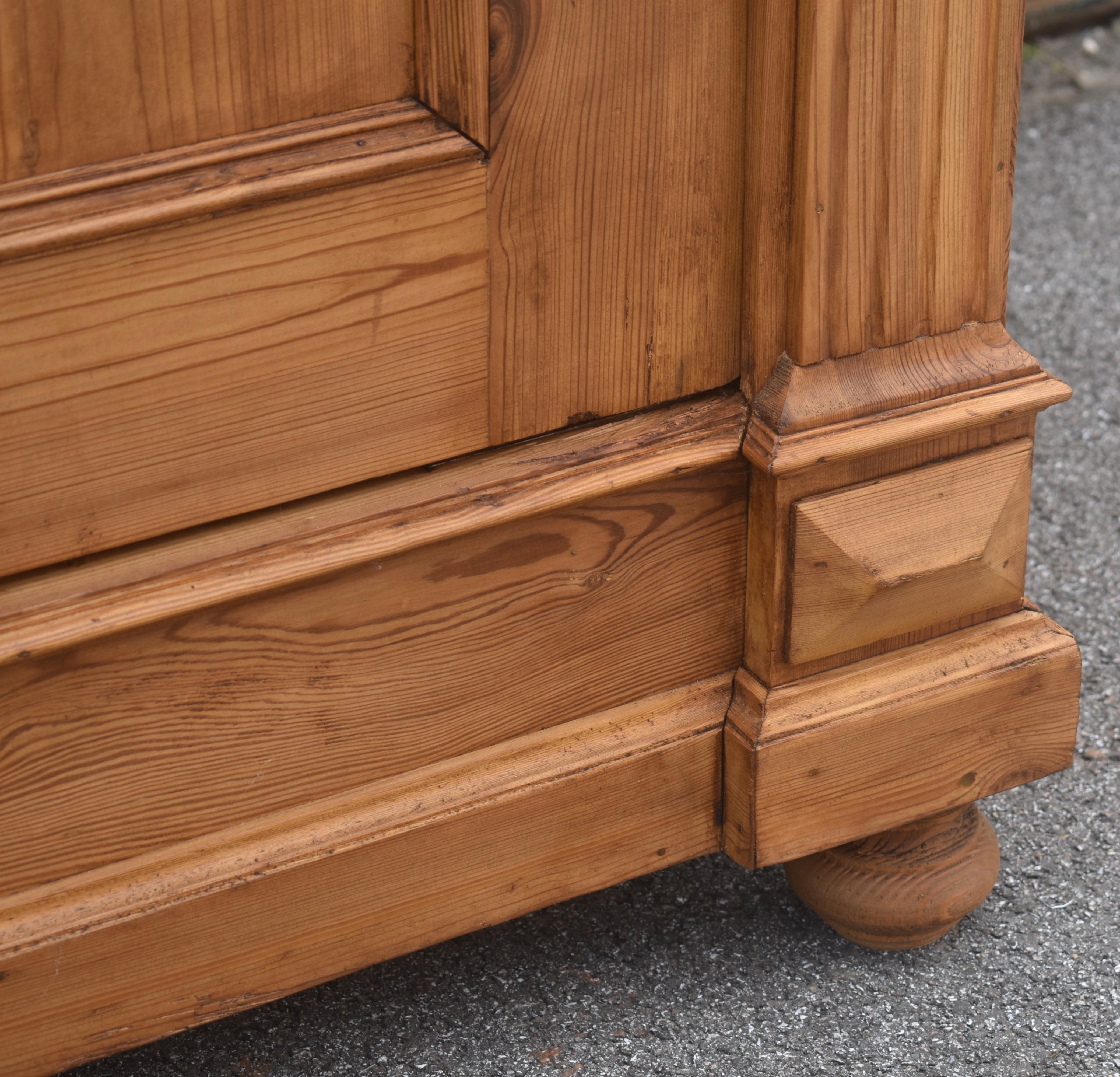 Armoire a due ante in pino in vendita 8