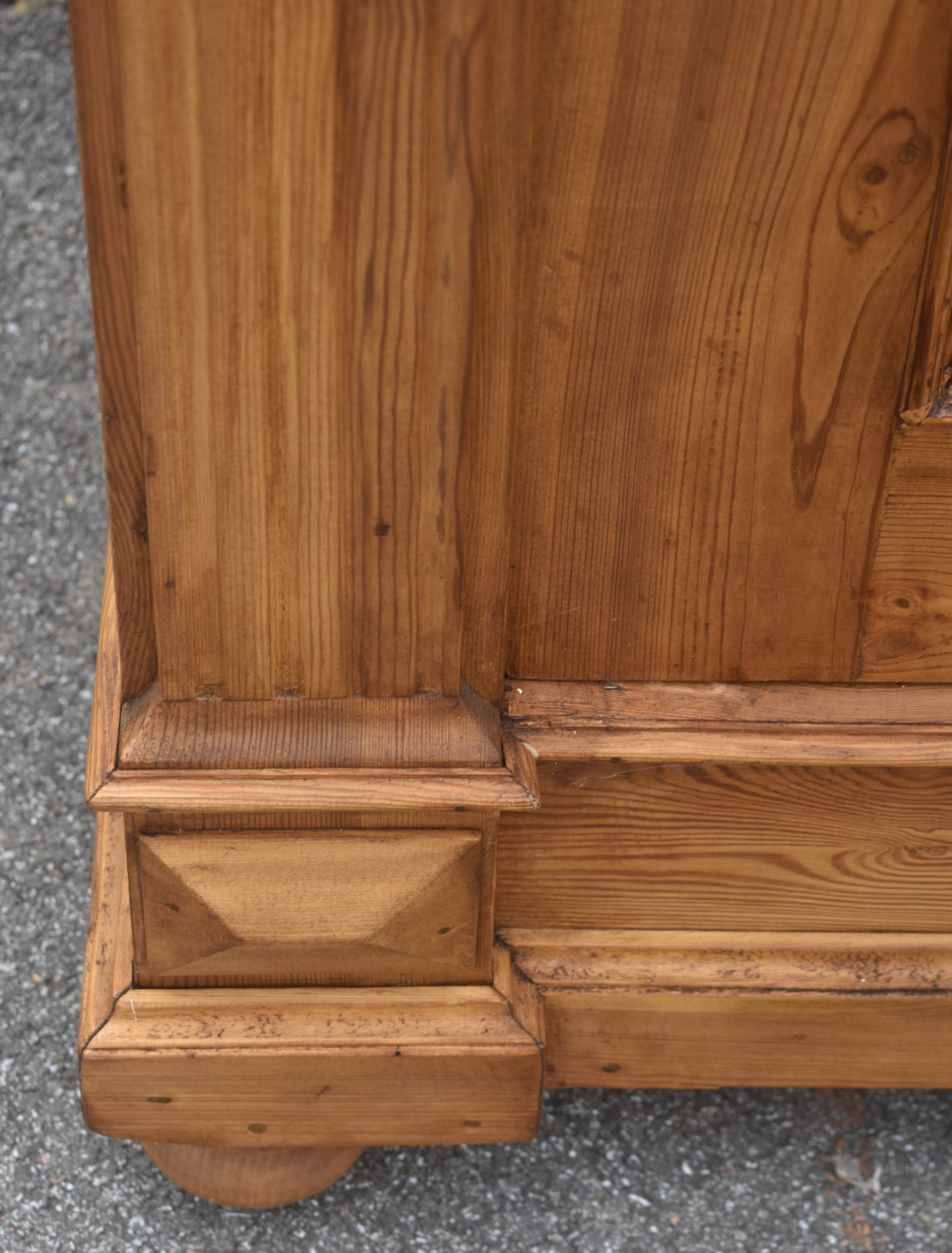 Armoire a due ante in pino in vendita 10