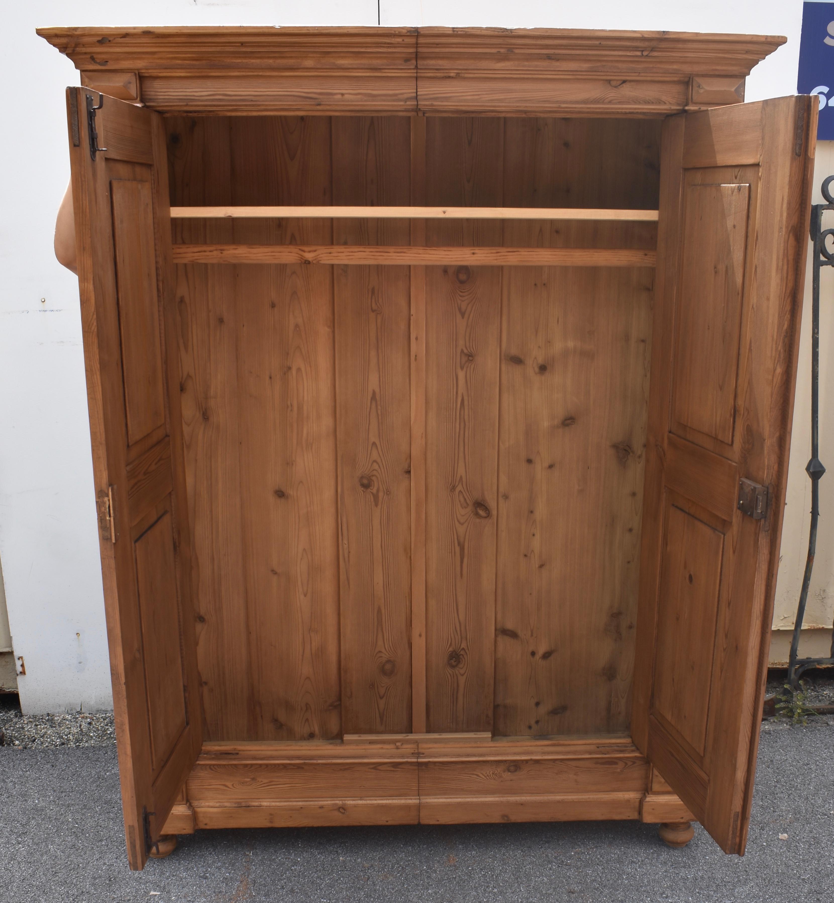 Armoire a due ante in pino in vendita 11