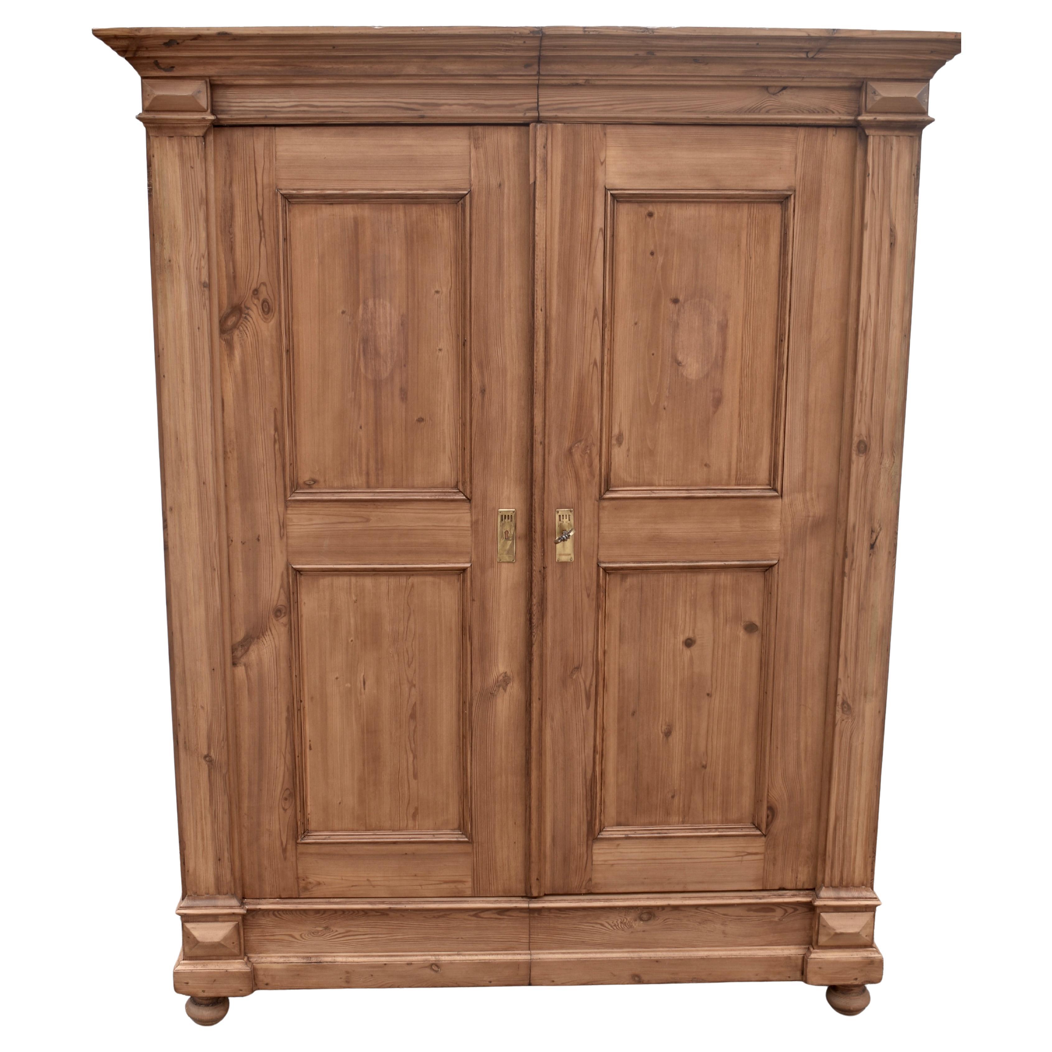 Armoire a due ante in pino in vendita