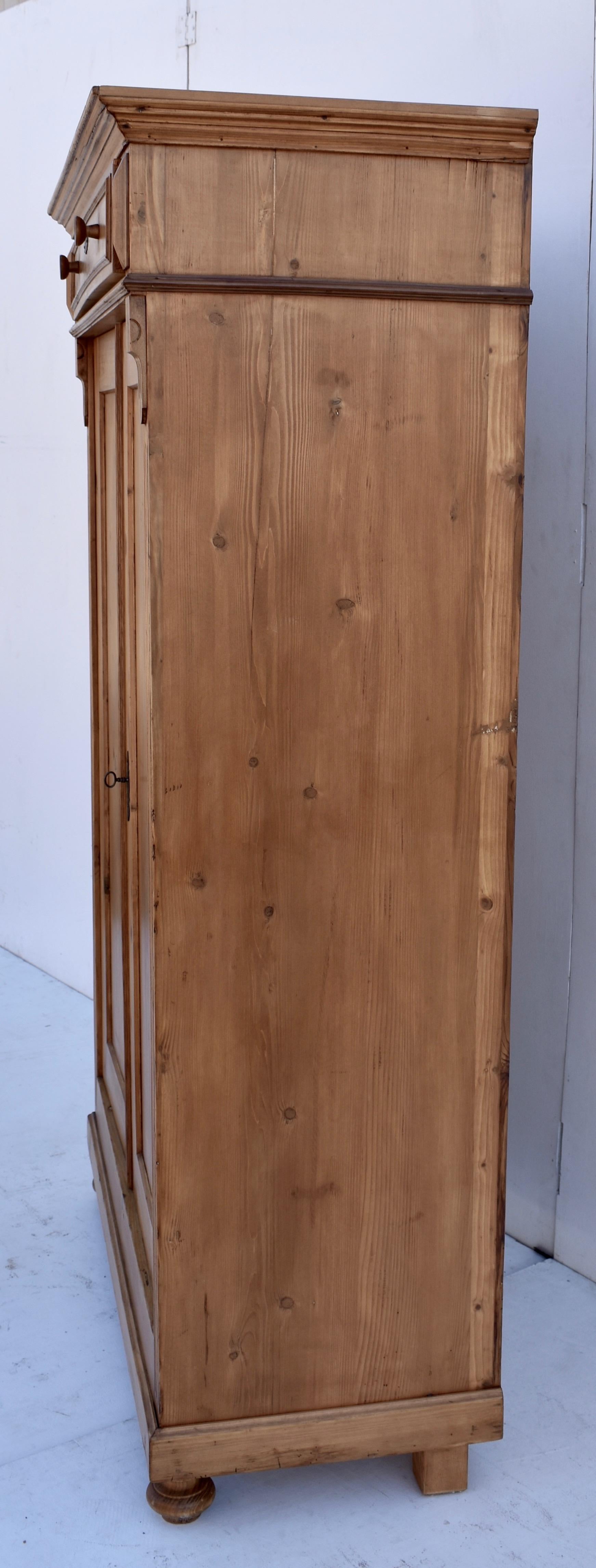Pine Two Door Linen Cabinet 4