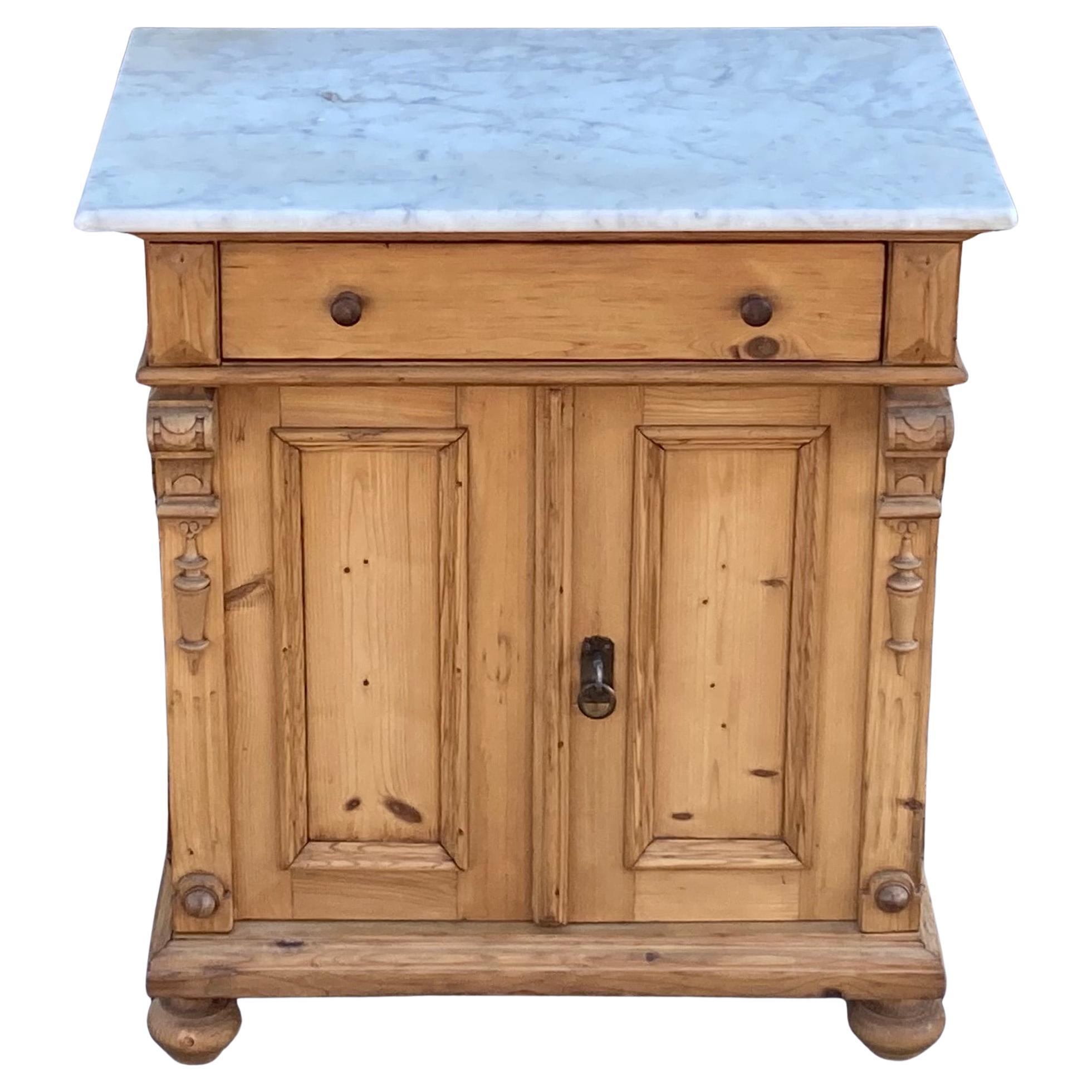 Kiefer Zwei Tür Marmor Top Kommode Basis im Angebot