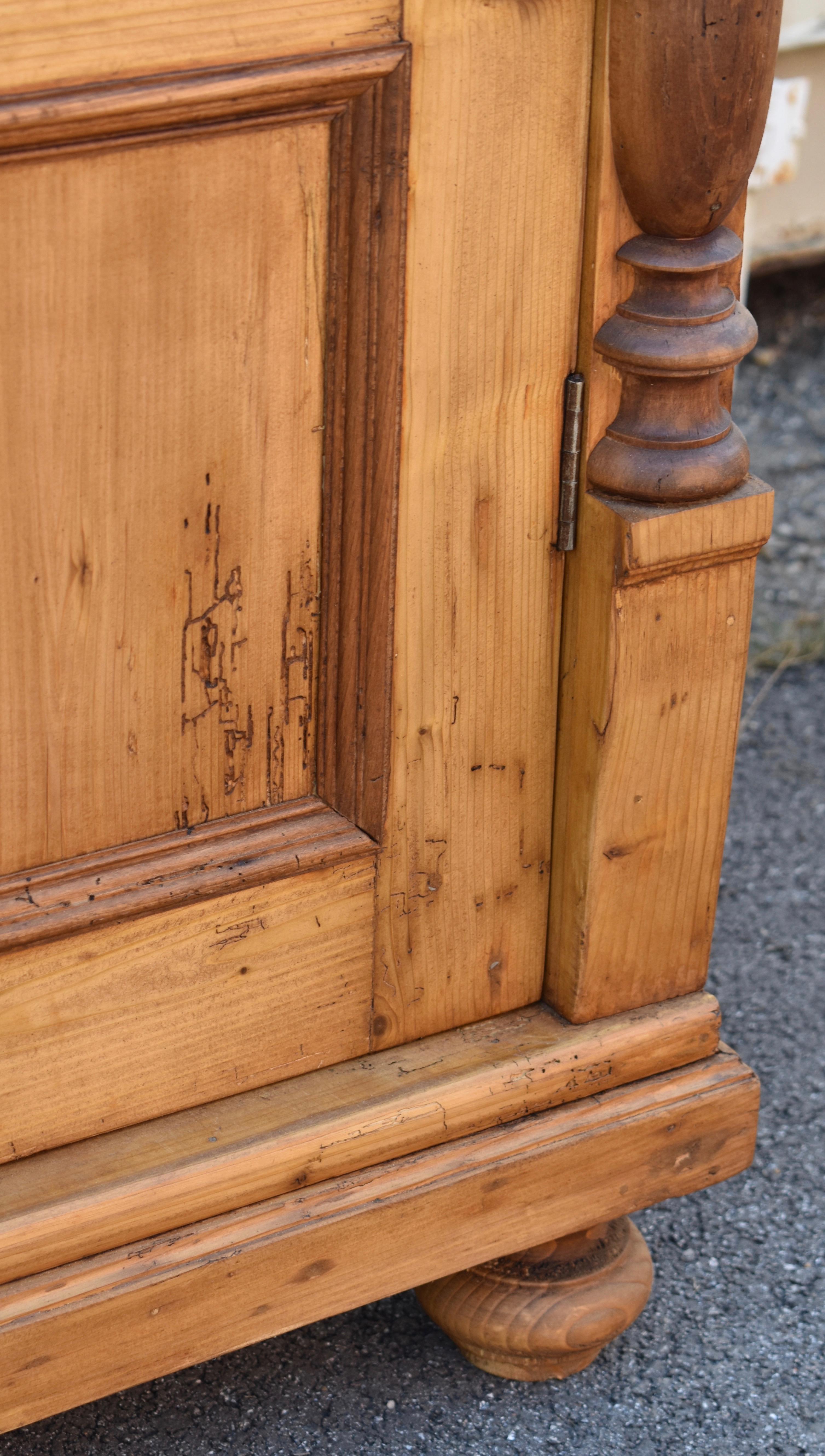 Armoire a due ante in pino in vendita 4