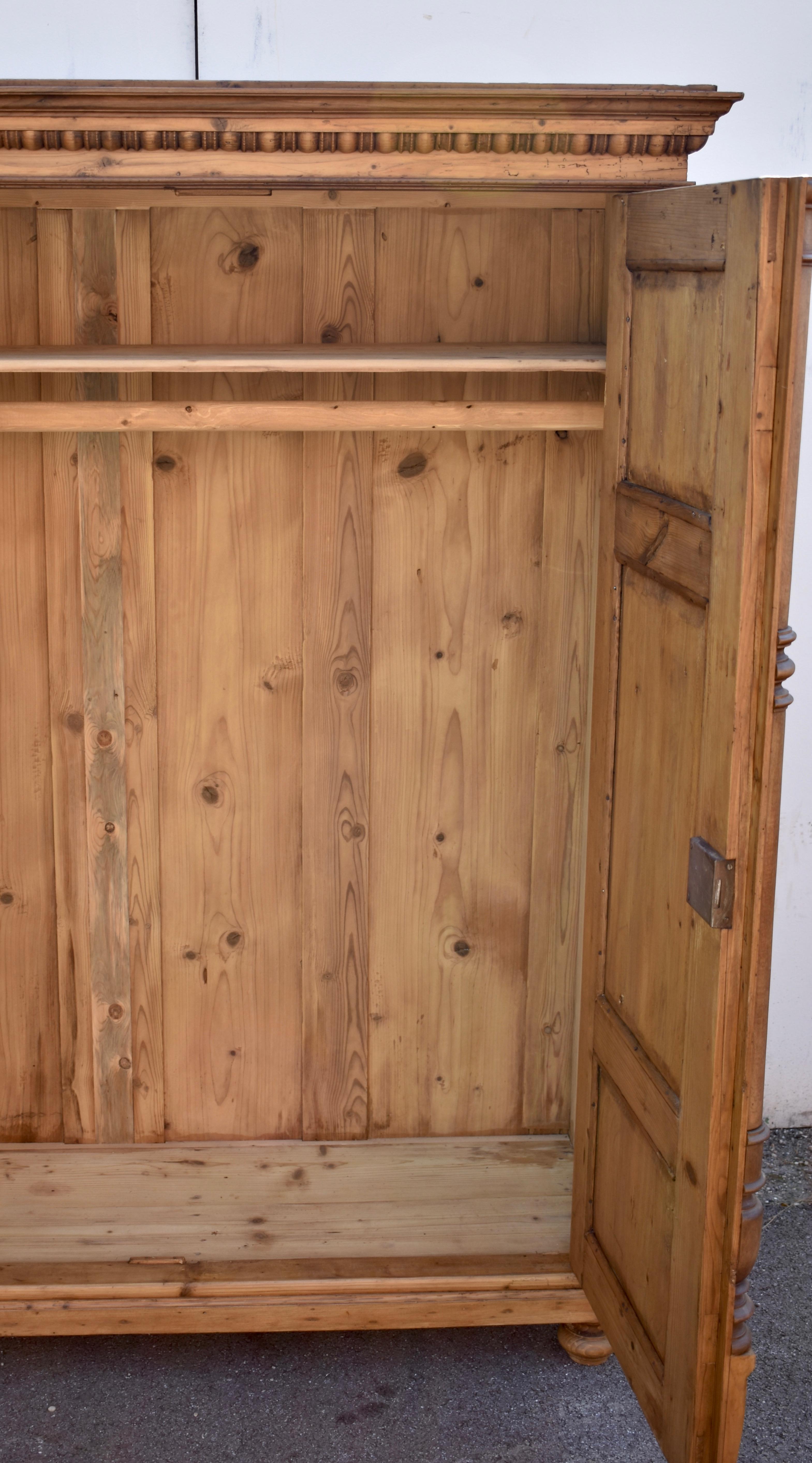 Armoire a due ante in pino in vendita 6