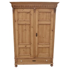 Armoire a due ante e sei pannelli in pino