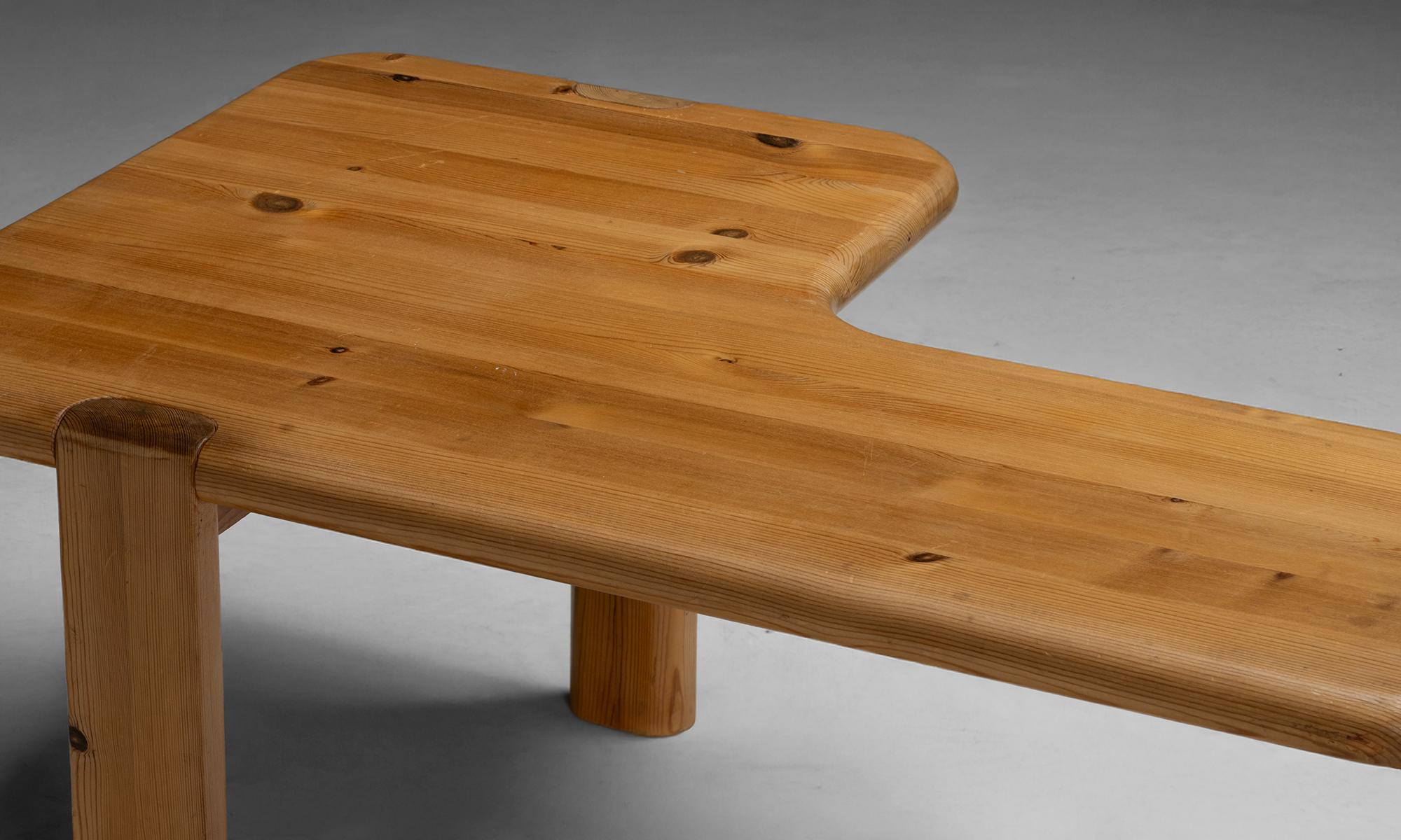 Pine Two Piece Coffee Table, England circa 1970 In Good Condition For Sale In Culver City, CA