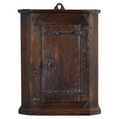 Pine wall cabinet, circa 1850