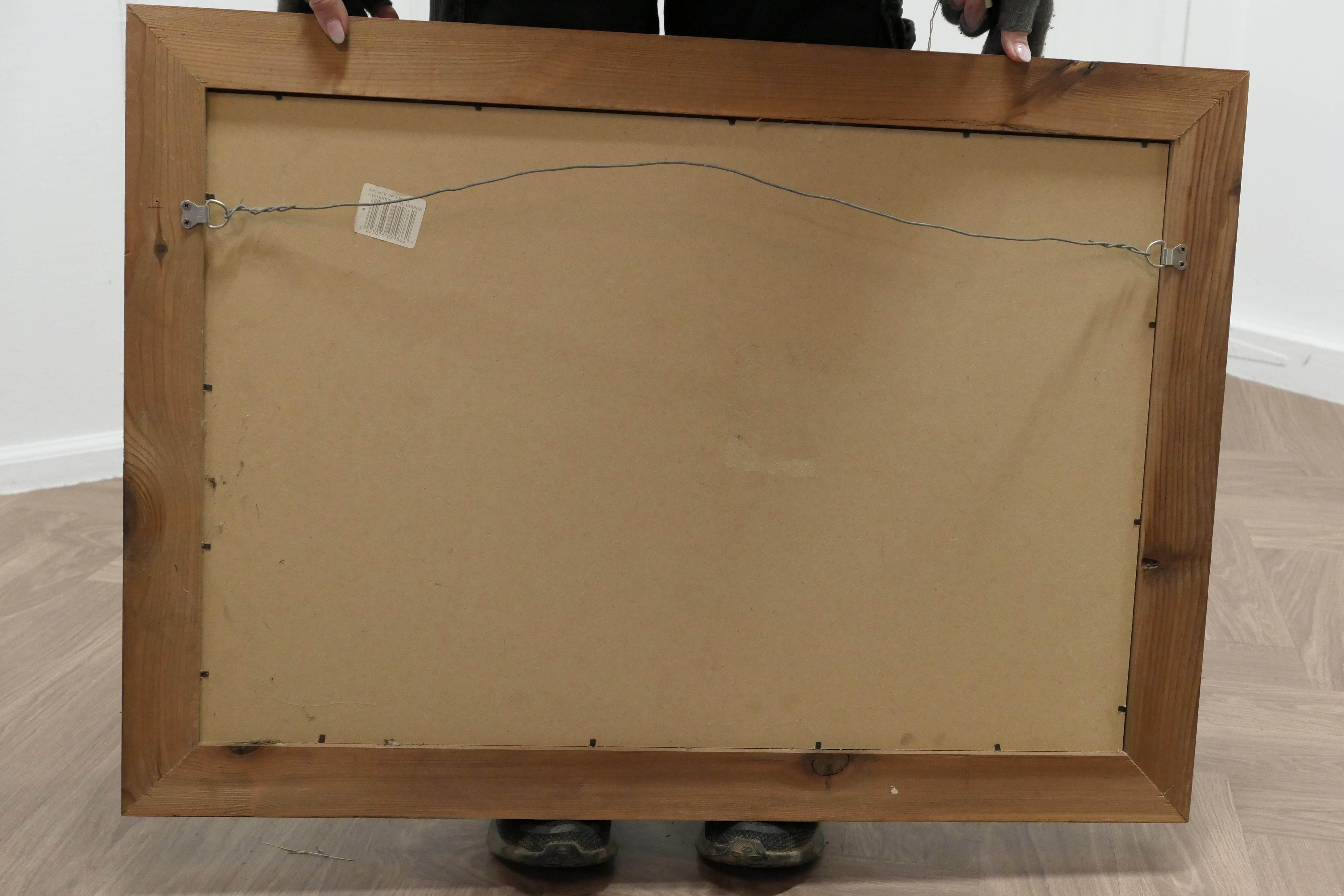 Pin Miroir mural en pin avec un large cadre moulé en vente