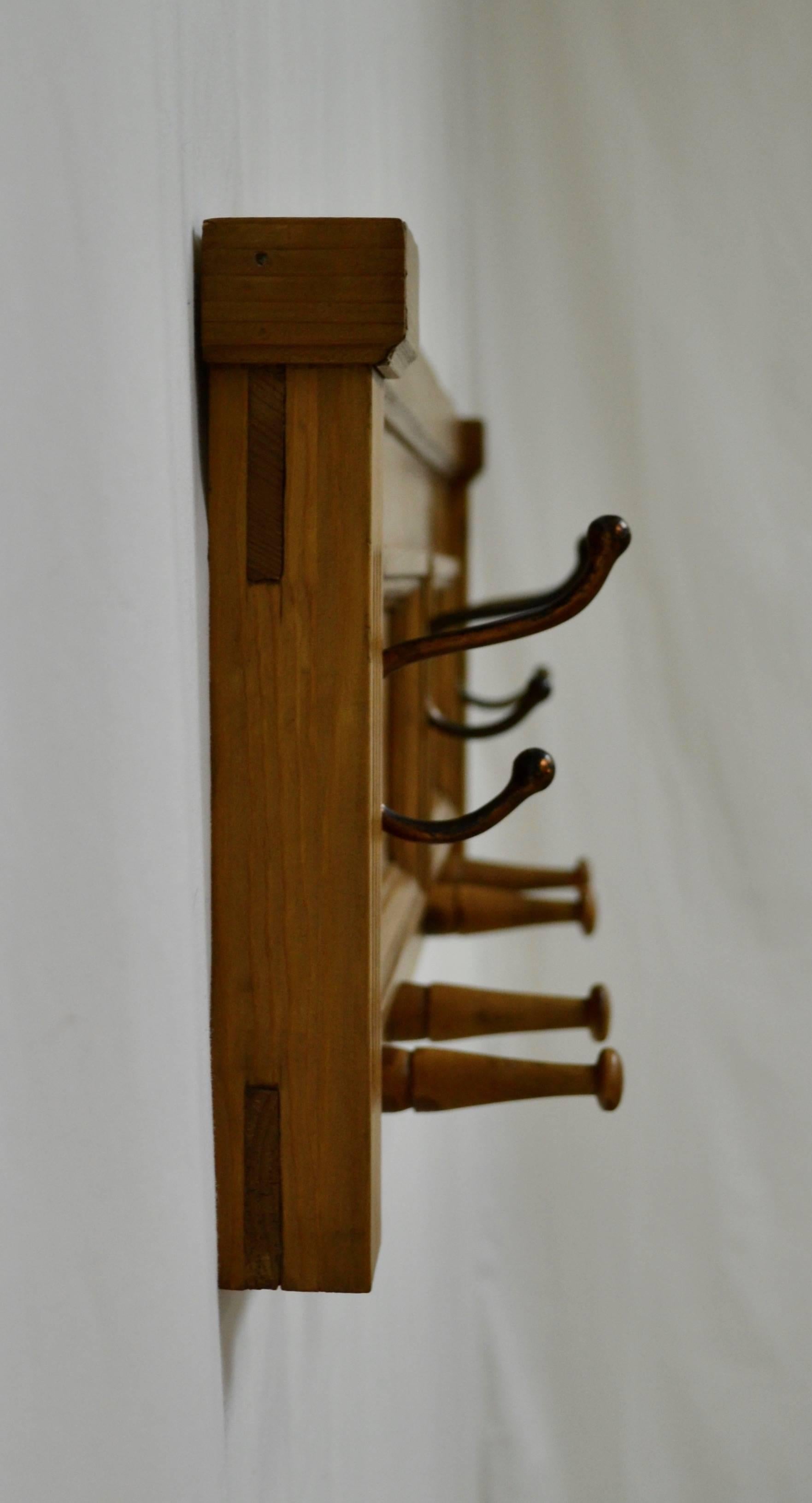 Pine Wall-Mounted Hat and Coat Rack In Excellent Condition In Baltimore, MD