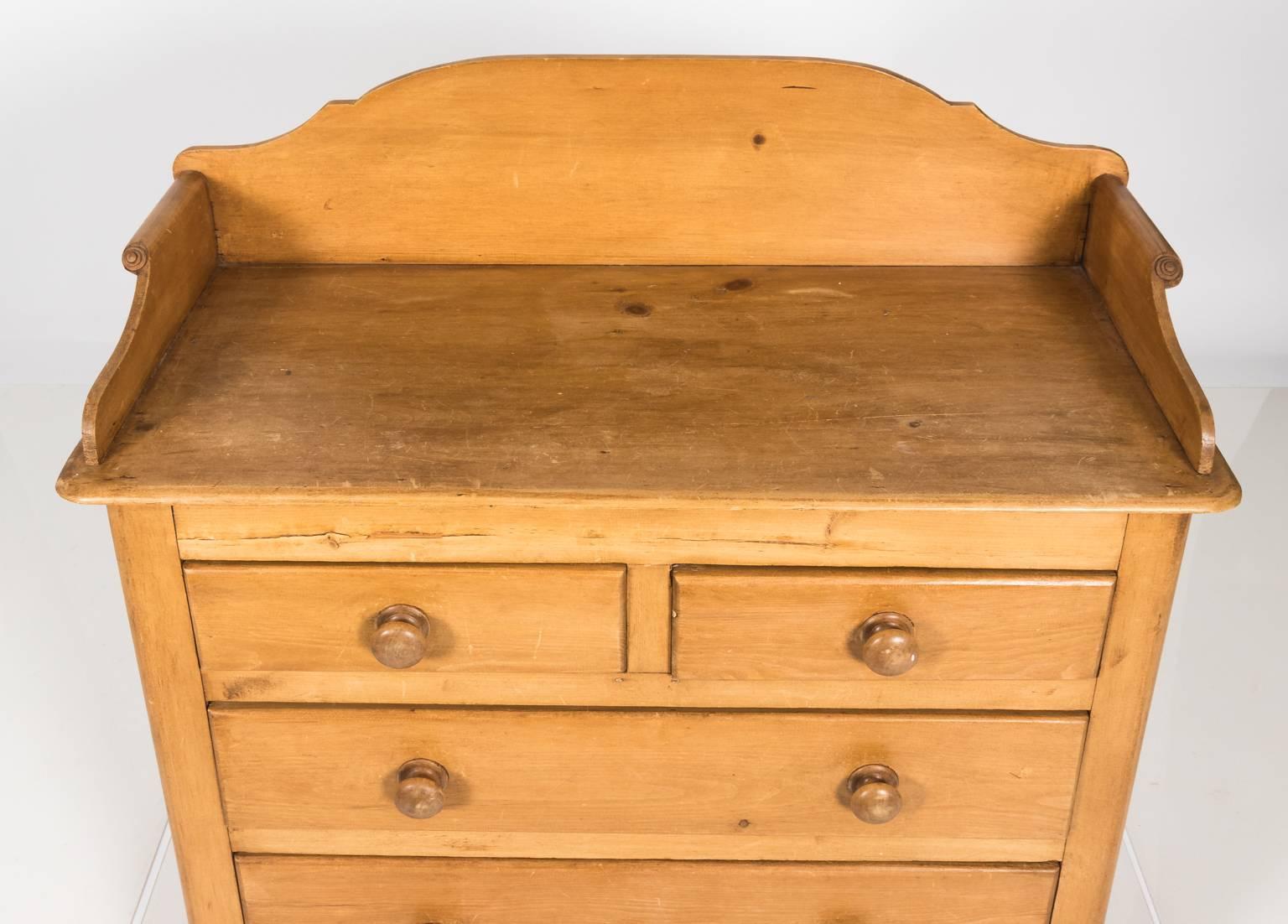 Pine Wash Stand, circa 1890 In Good Condition In Stamford, CT