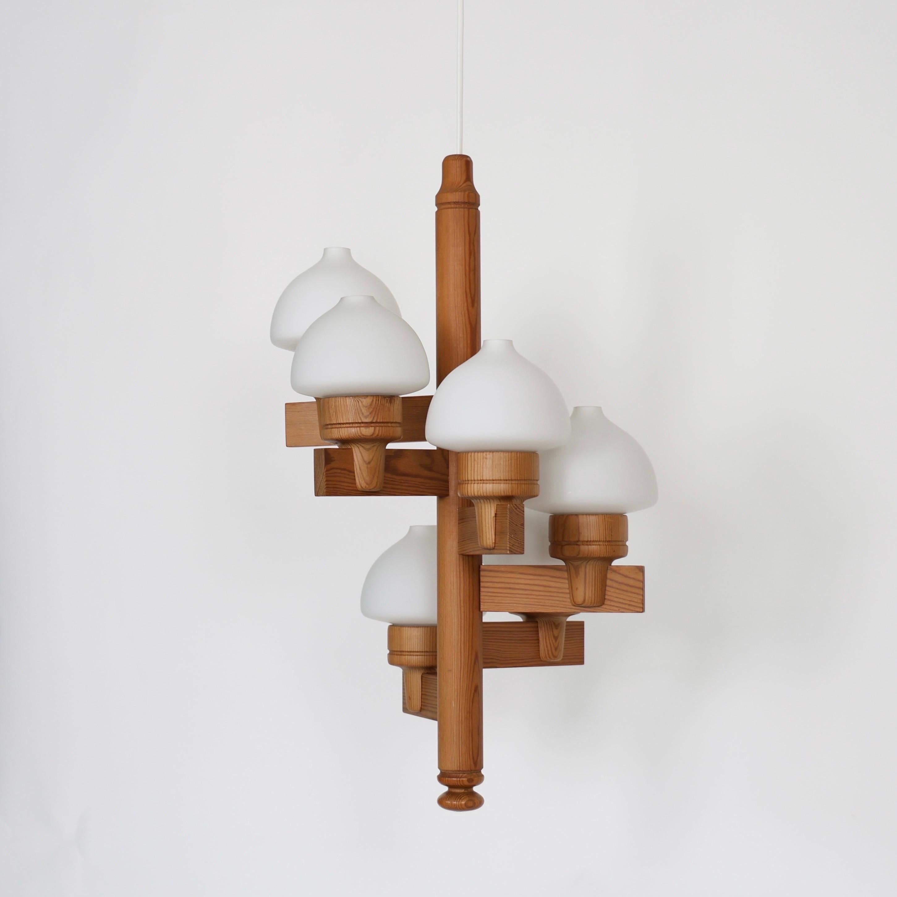 Lustre en bois de pin par Uno Dahlen pour Aneta, Suède, 1970 État moyen - En vente à Værløse, DK