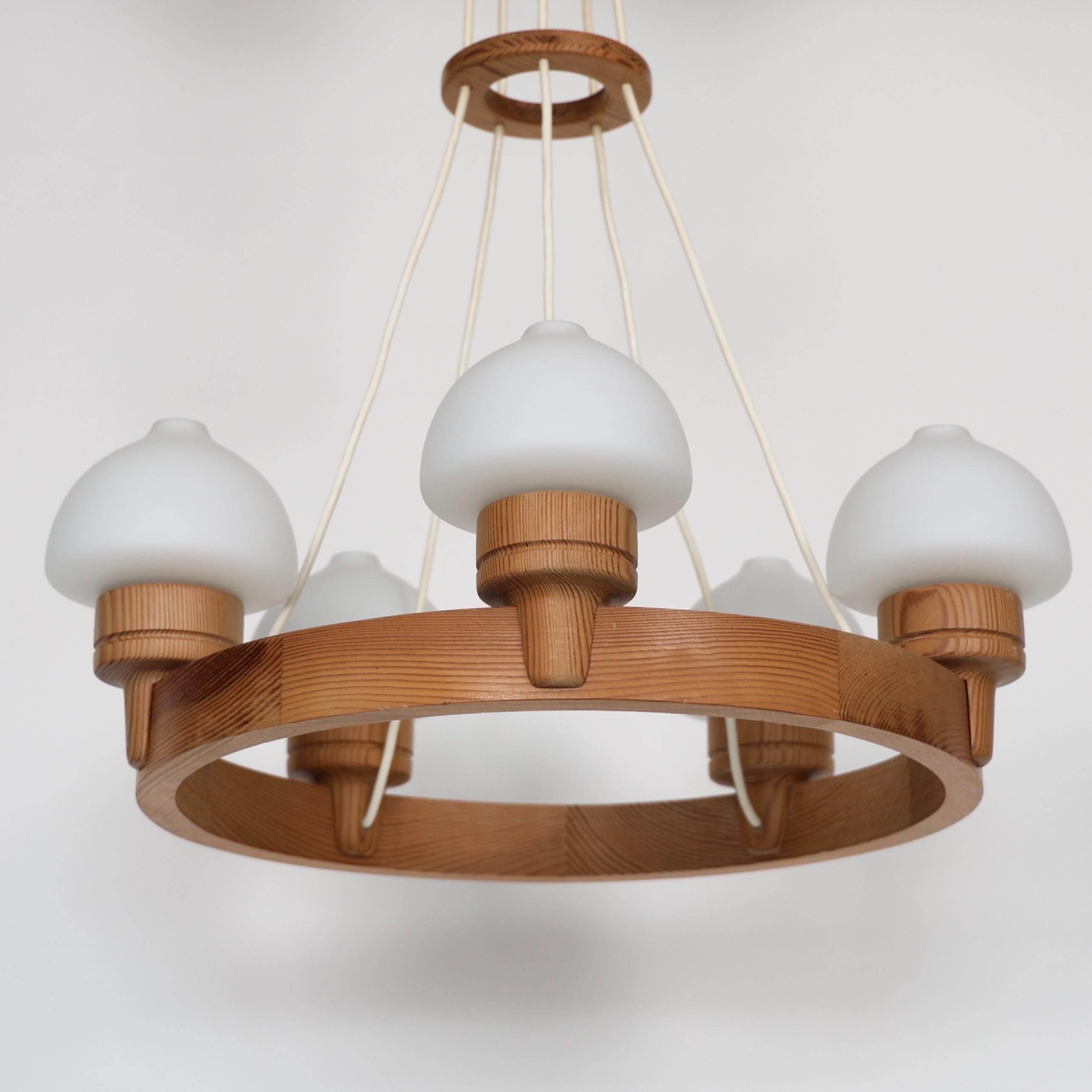 Fin du 20e siècle Lustre en bois de pin par Uno Dahlen pour Aneta, Suède, 1970 en vente
