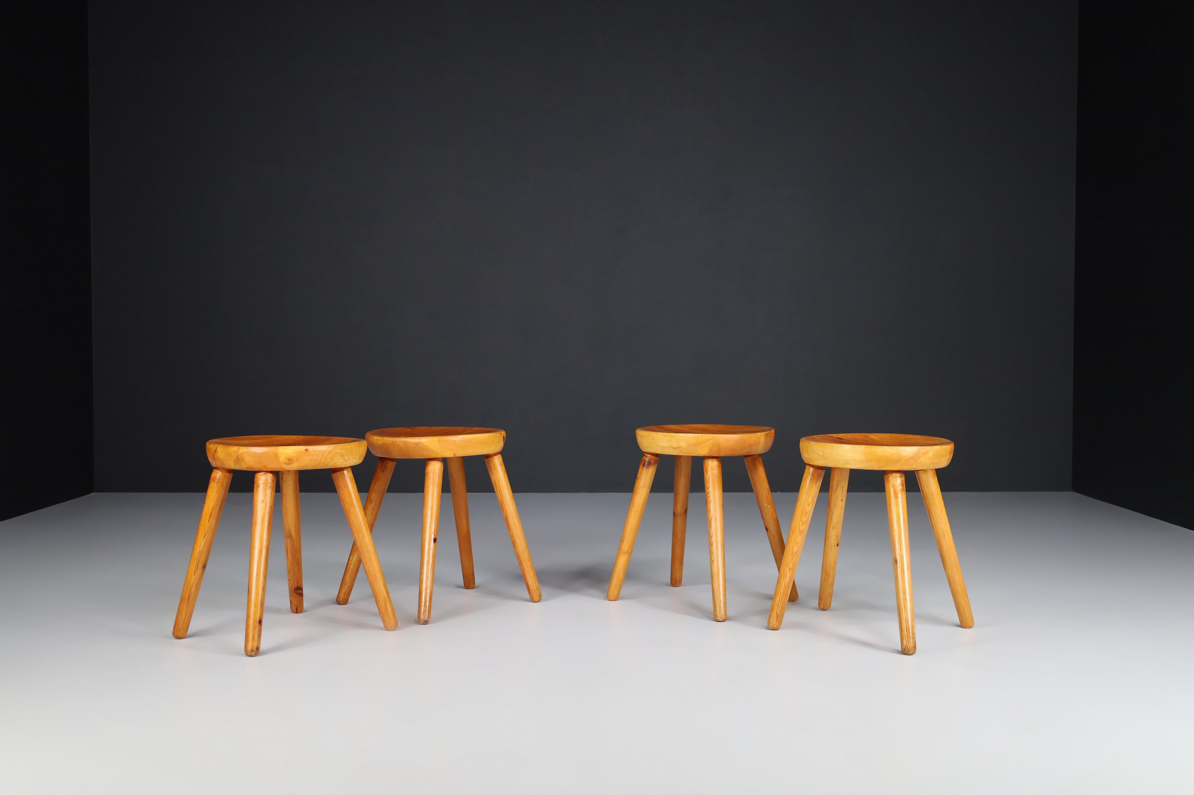 Pinewood French Stools in the Style of Charlotte Perriand, France, 1950s For Sale 2
