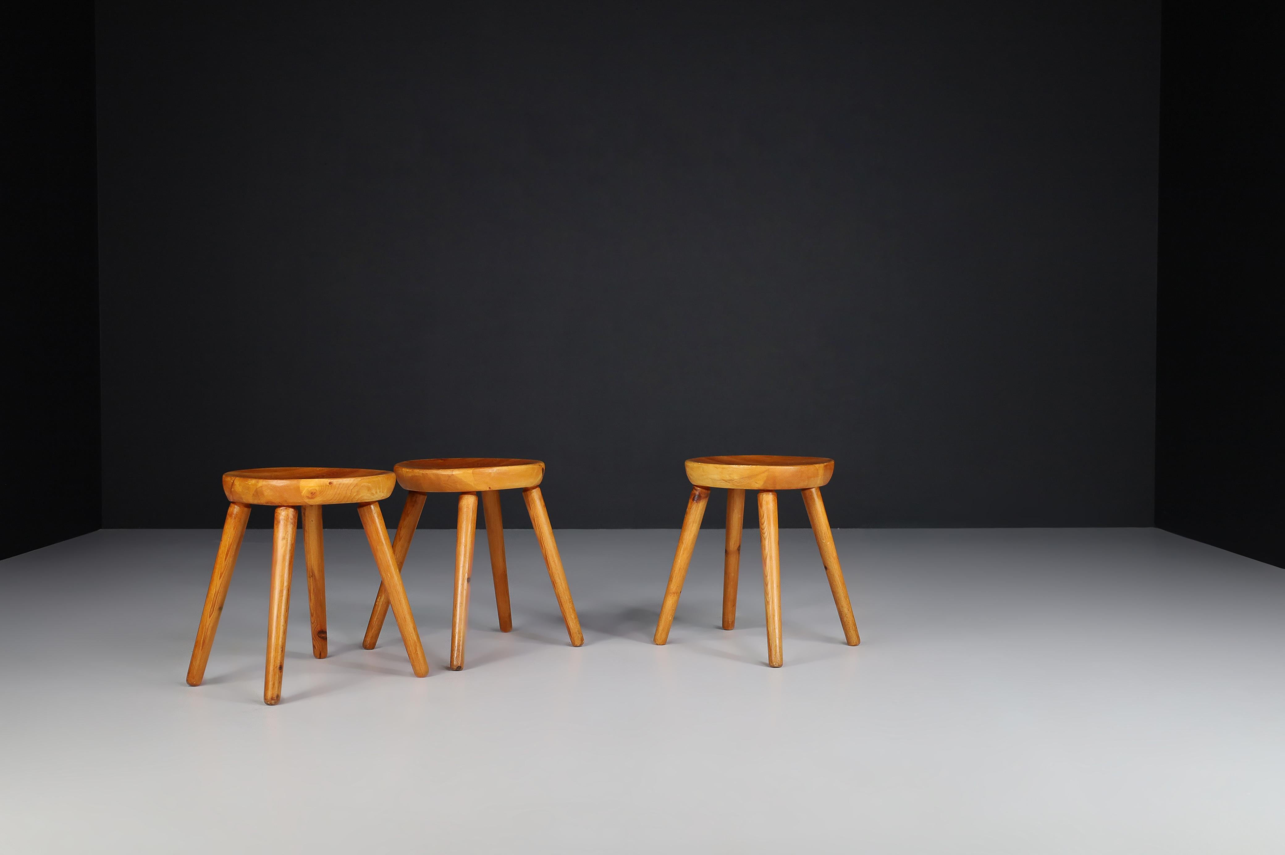 Pinewood French Stools in the Style of Charlotte Perriand, France, 1950s For Sale 3