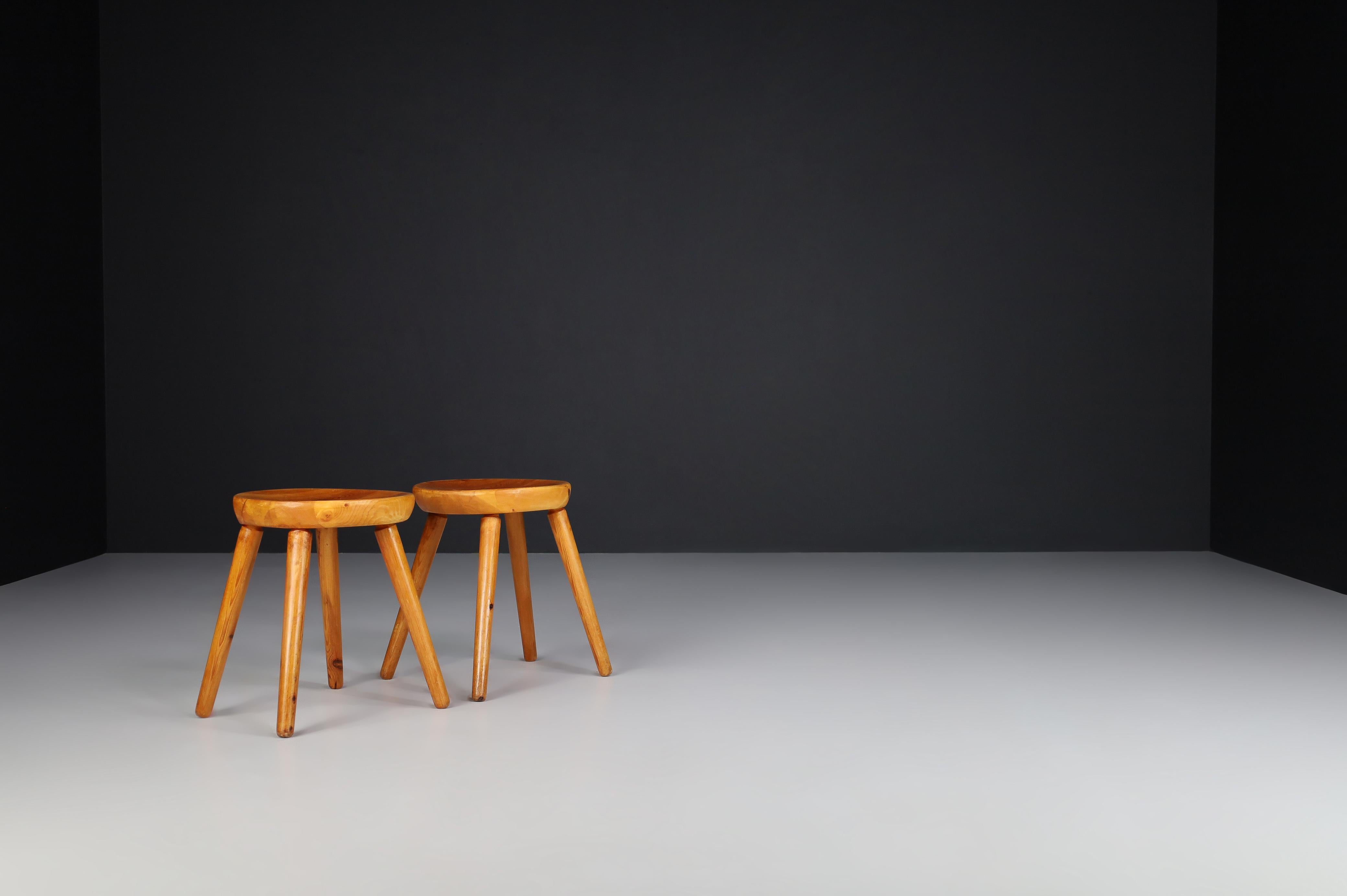 Pinewood French Stools in the Style of Charlotte Perriand, France, 1950s For Sale 4