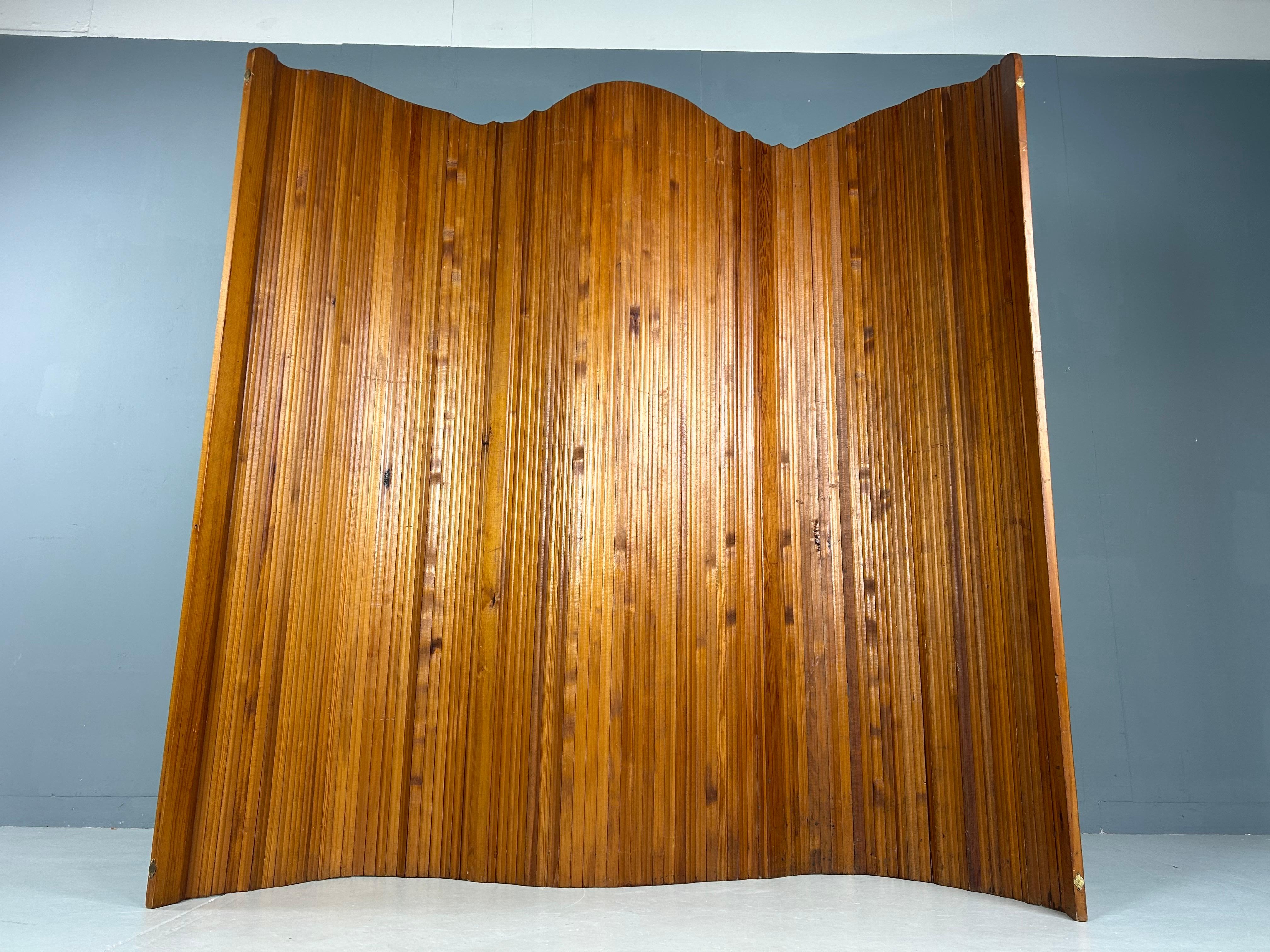 Pine Wood Room Divider by S.N.S.A. , France 1930s. For Sale 2