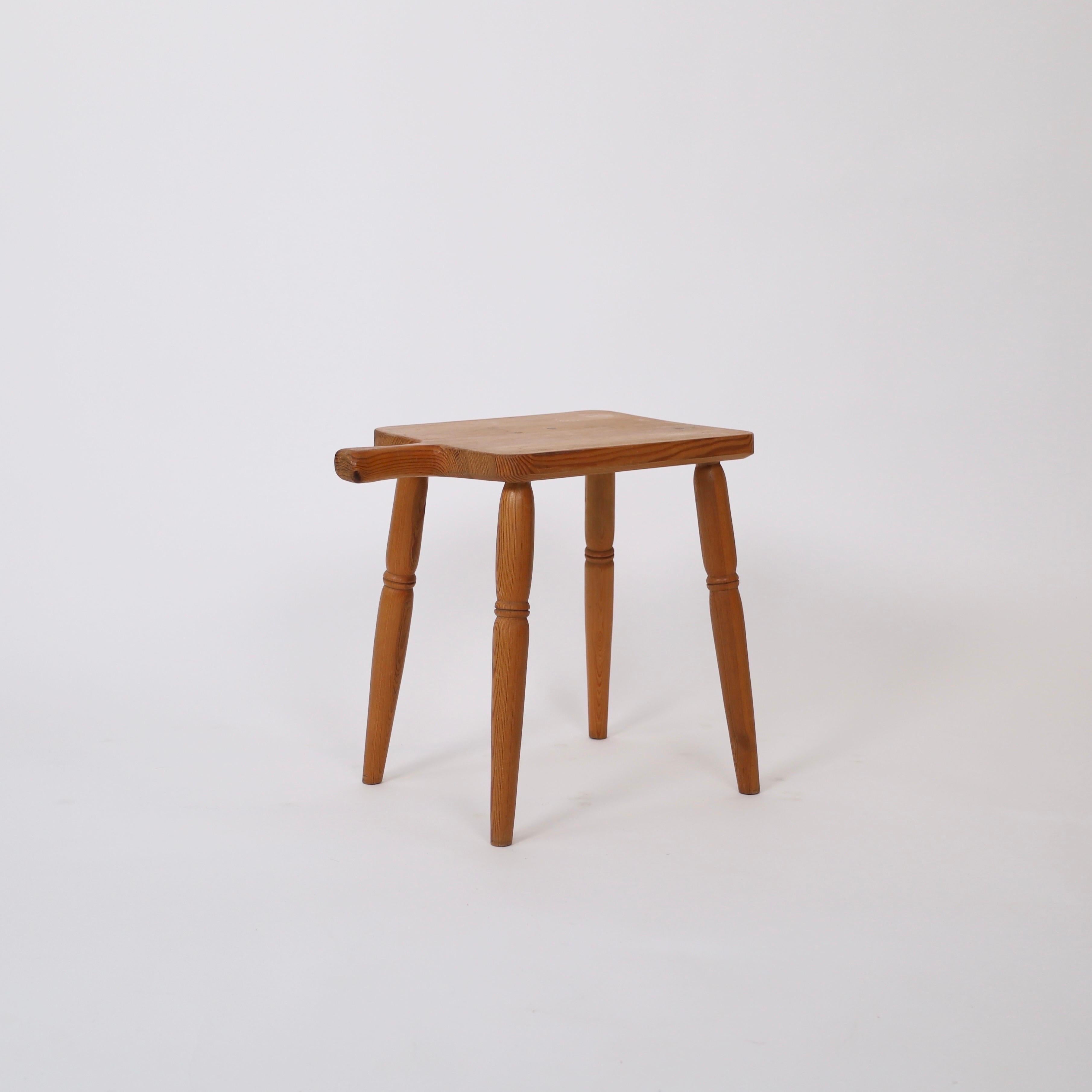 Tabouret en pin, Suède, années 1970 État moyen - En vente à Værløse, DK