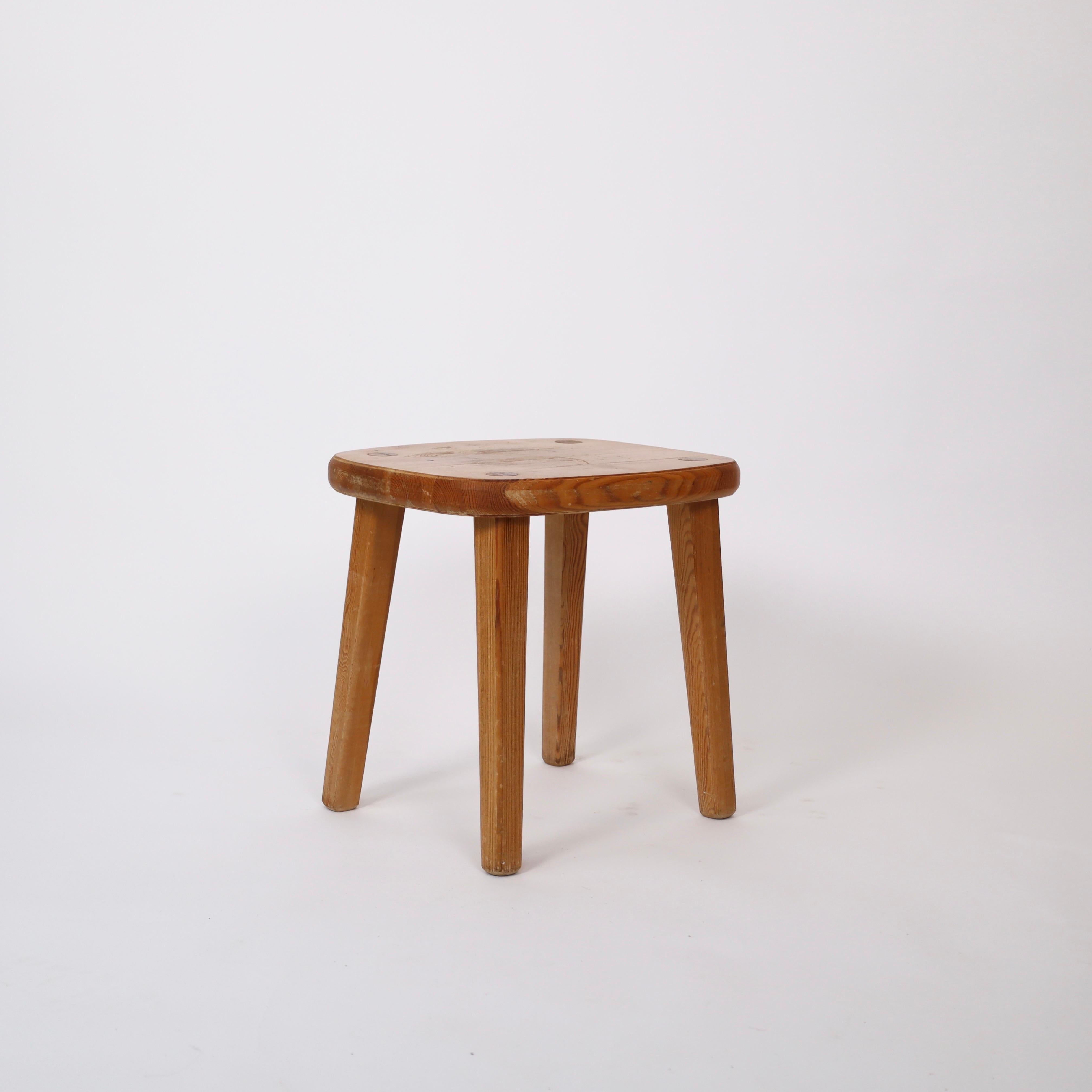 Tabouret en pin, Suède, années 1970 Bon état - En vente à Værløse, DK