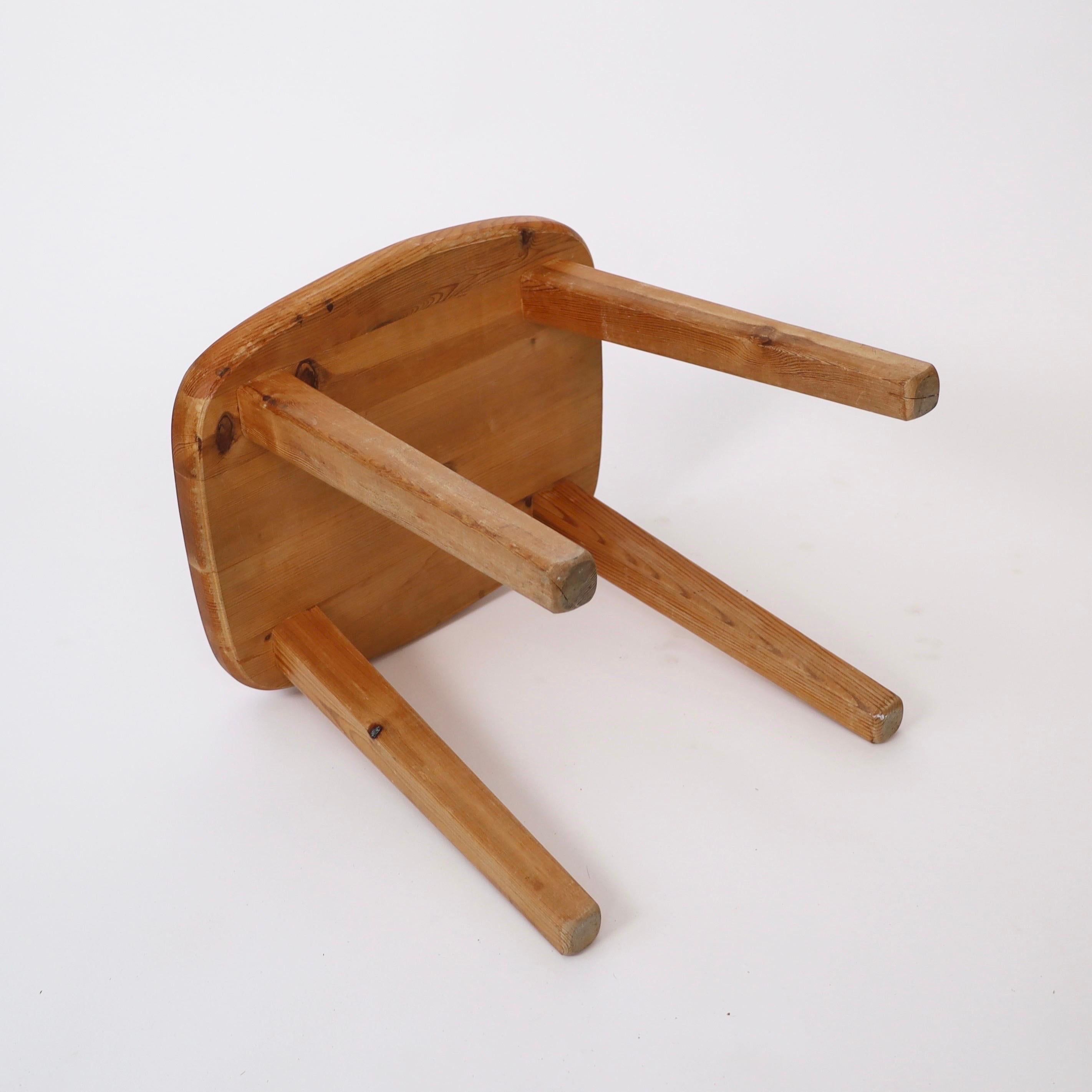Tabouret en pin, Suède, années 1970 en vente 2
