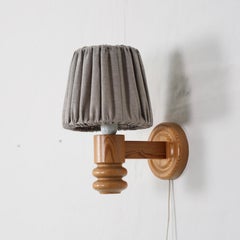 Lámpara de pared de madera de pino de Solbackens Svarveri, Suecia, años 70