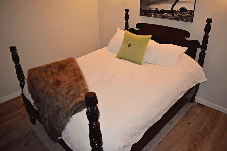 Pineapple and Carved Low Post Bed, circa 1820, Refitted to Standard