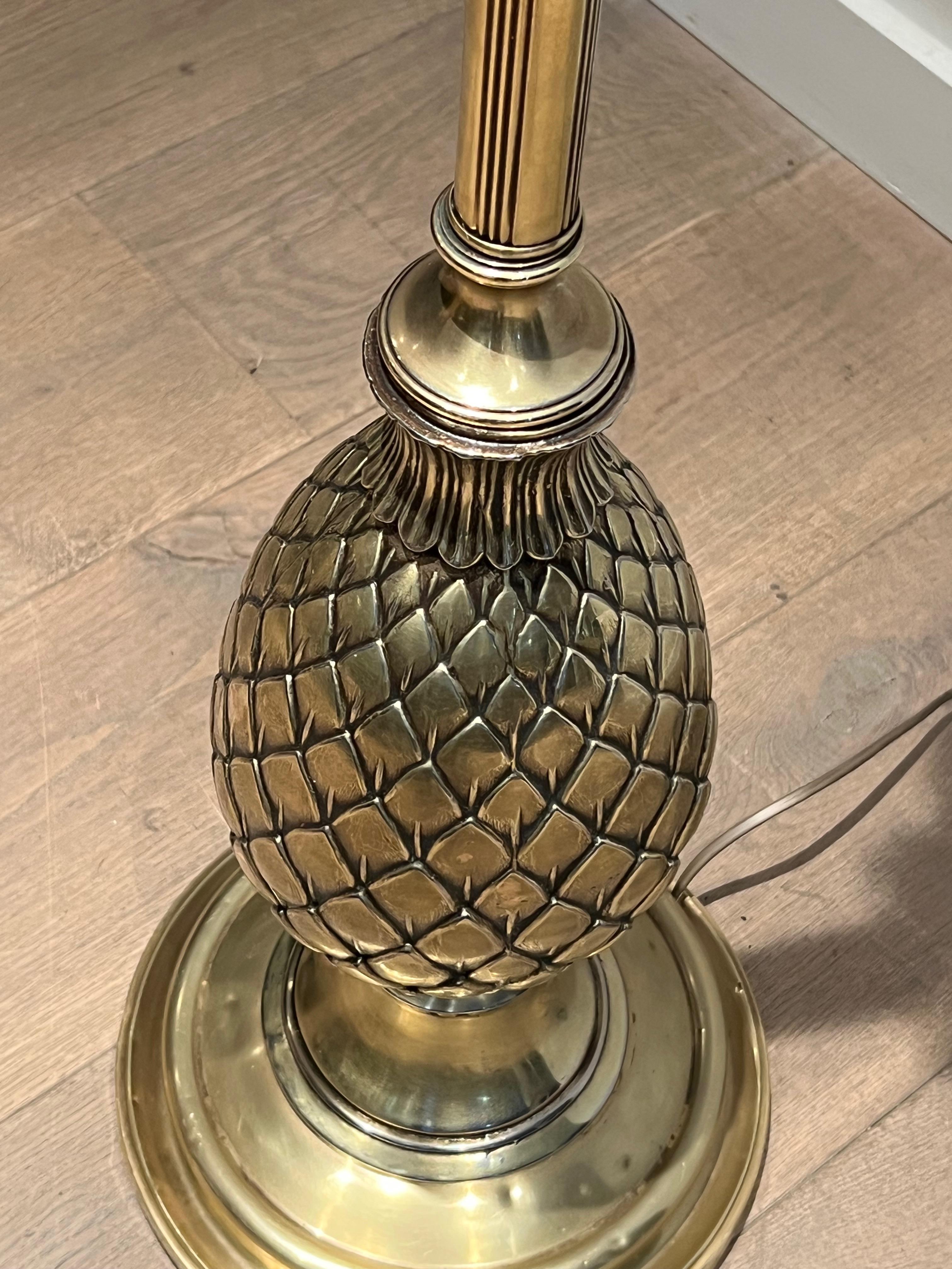 Lampadaire ananas en laiton en vente 1