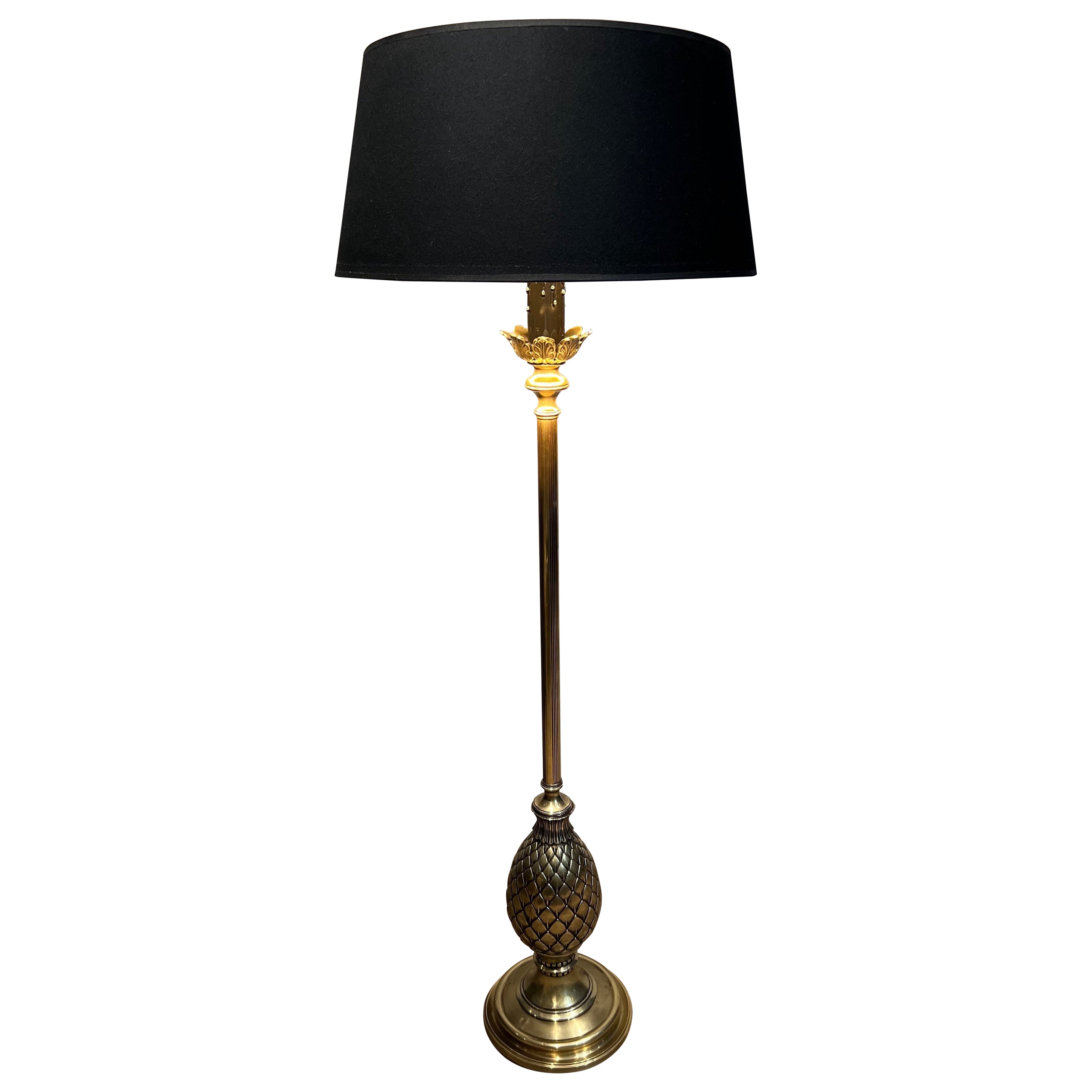 Lampadaire ananas en laiton en vente