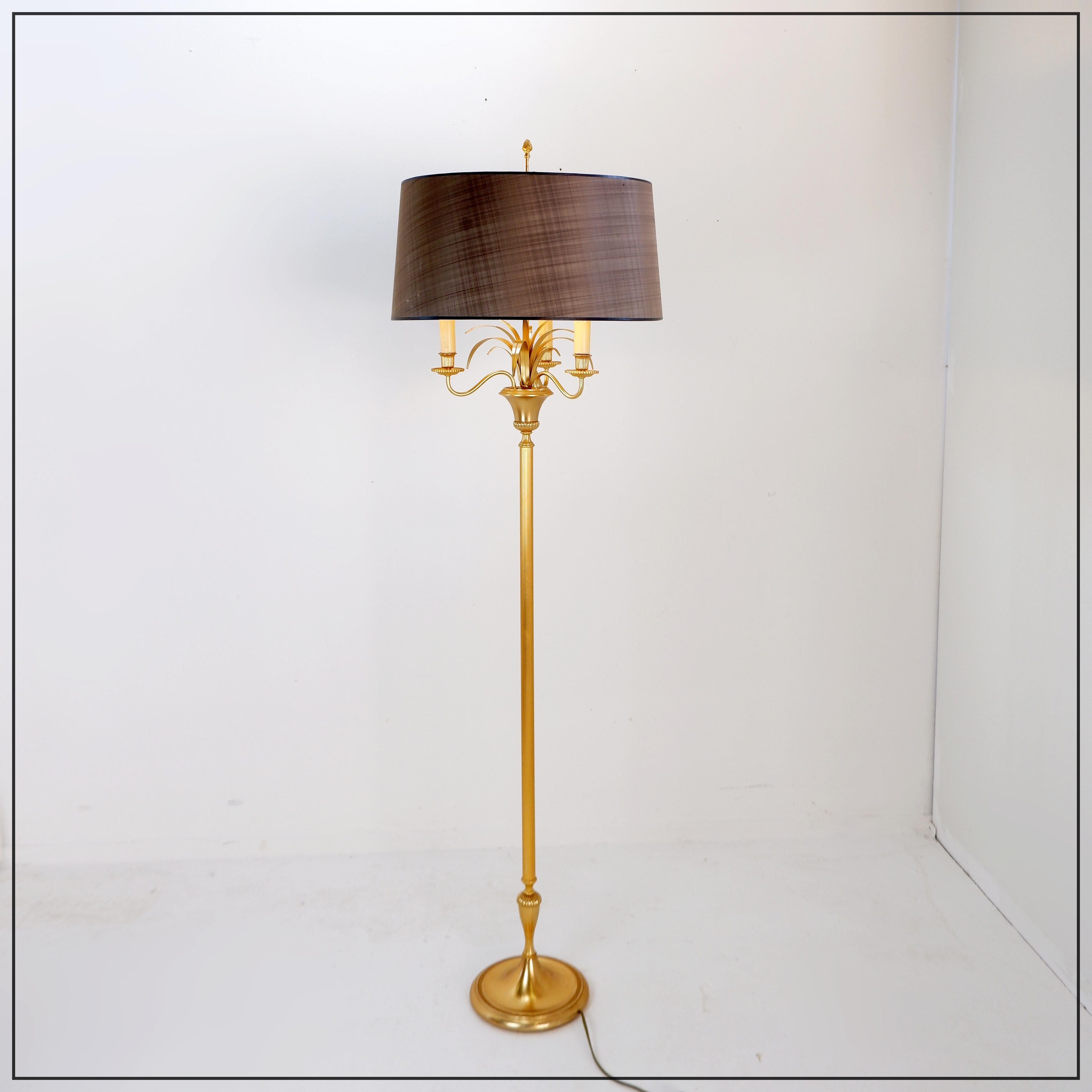 Pineapple Brass Floor Lamp in the Style of Maison Charles, Circa 1970
Maison Charles - Hollywood Regency
This pineapple floor lamp is made of brass. This is a French work in the style of famous Maison Charles. Circa 1970.
Measures : Ø 50cm H:160cm 