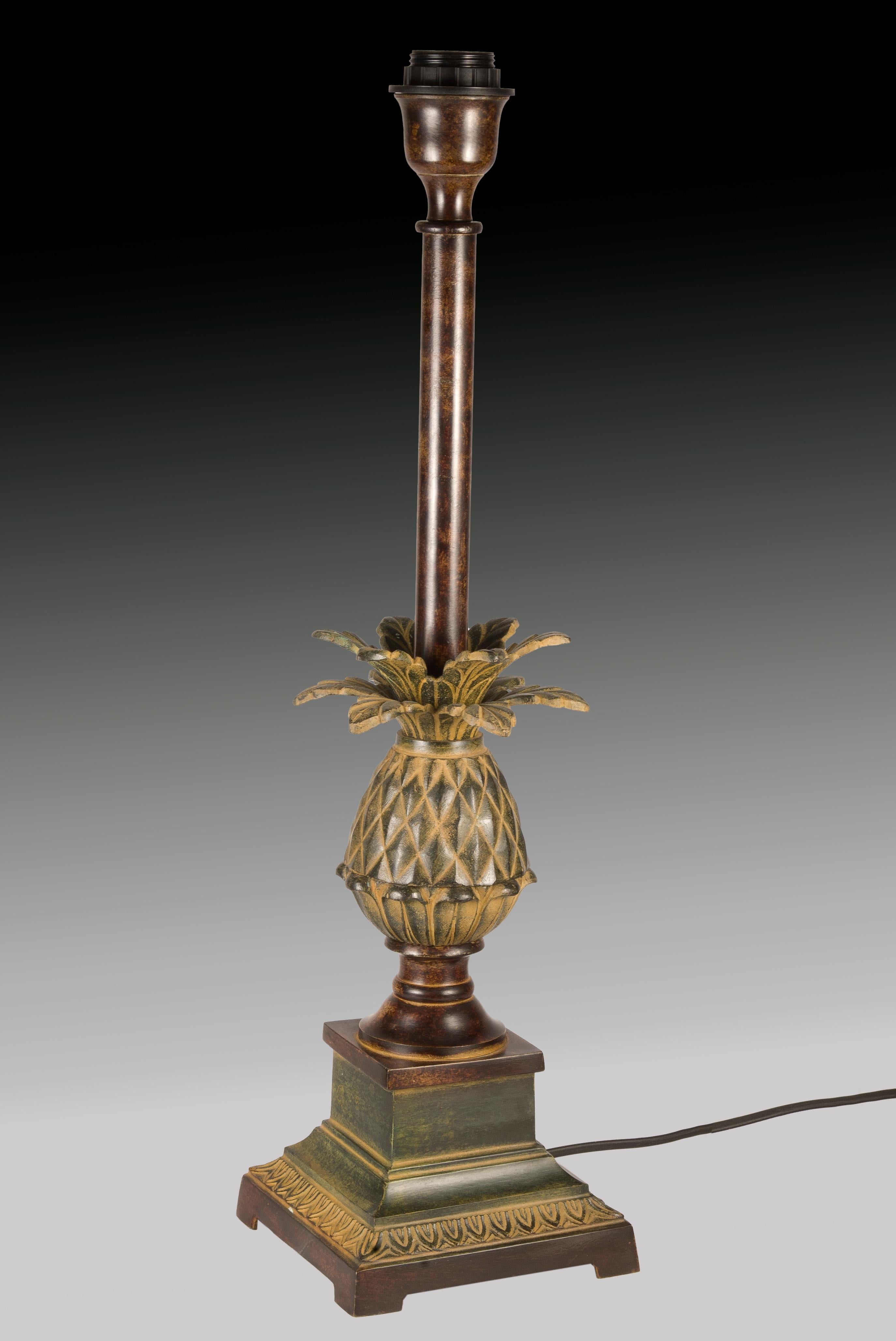 Lámpara de bronce Piña. en Bueno estado para la venta en Madrid, ES