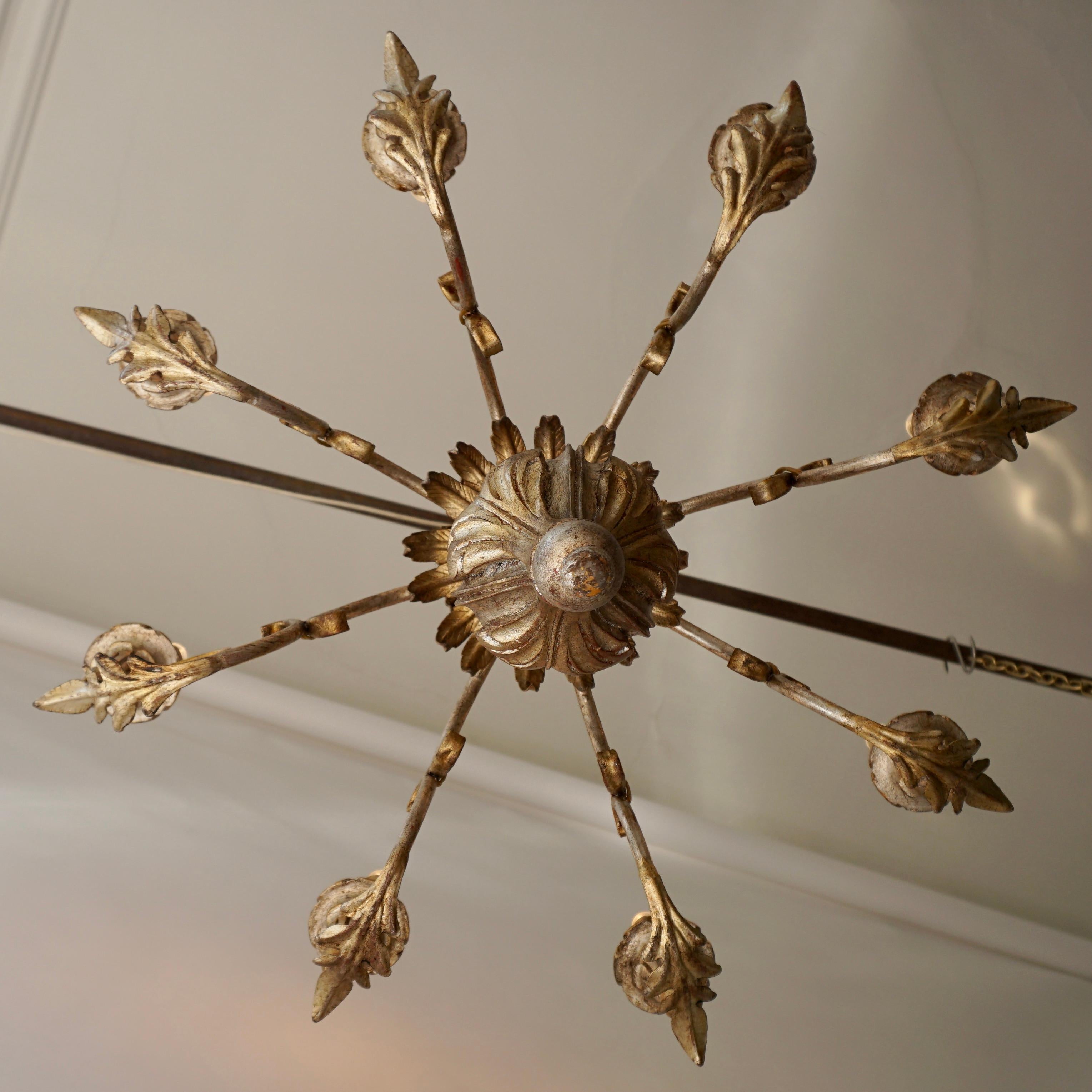 Araña de piña en madera lacada y latón dorado, años 50 en venta 3