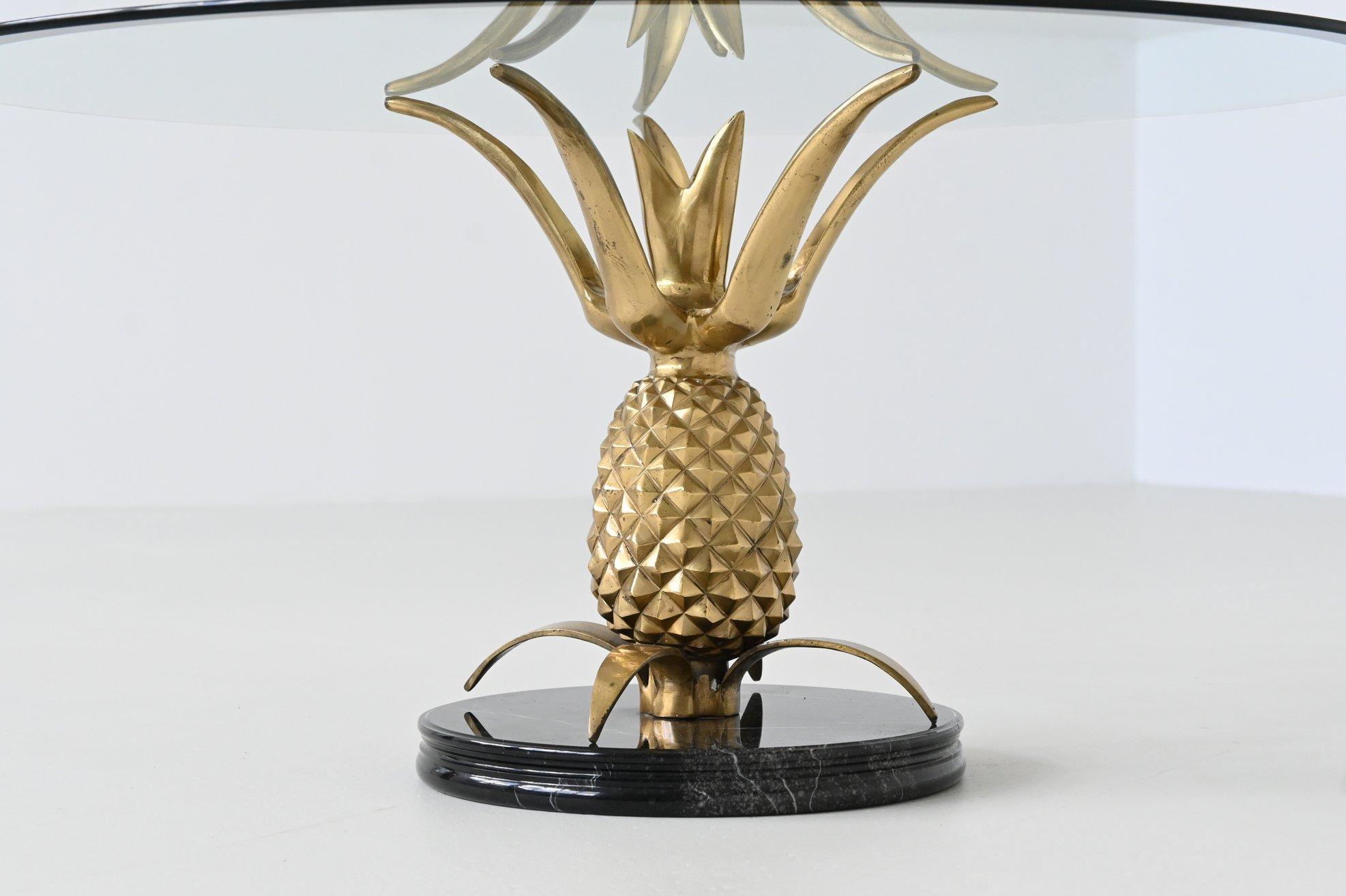 Pineapple coffee table brass and marble Hollywood Regency France 1970 In Good Condition In Etten-Leur, NL